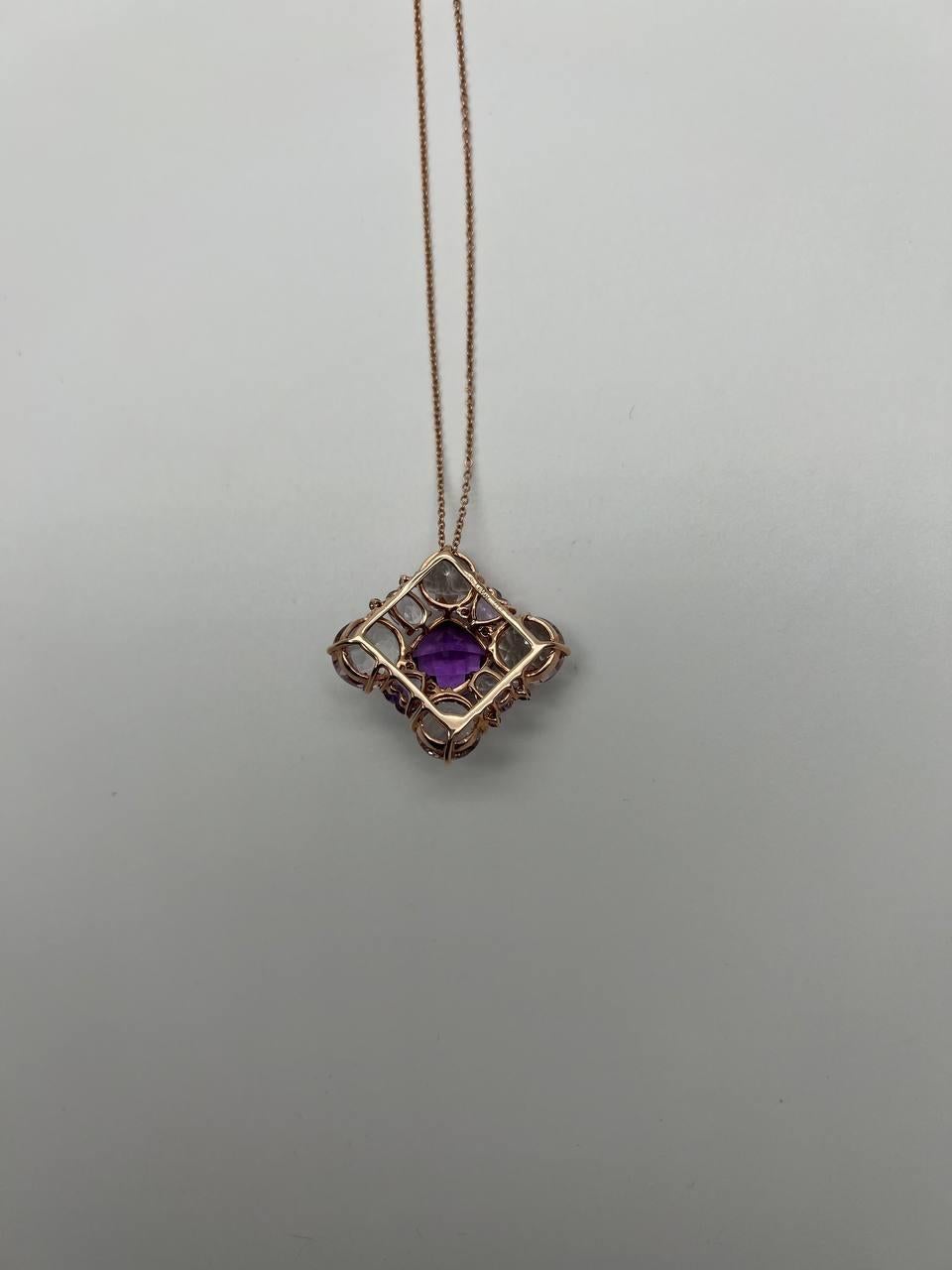 Collana con ciondolo in oro rosa 14K con ametista viola a cuscino e gemma azzurra bianca in vendita 6