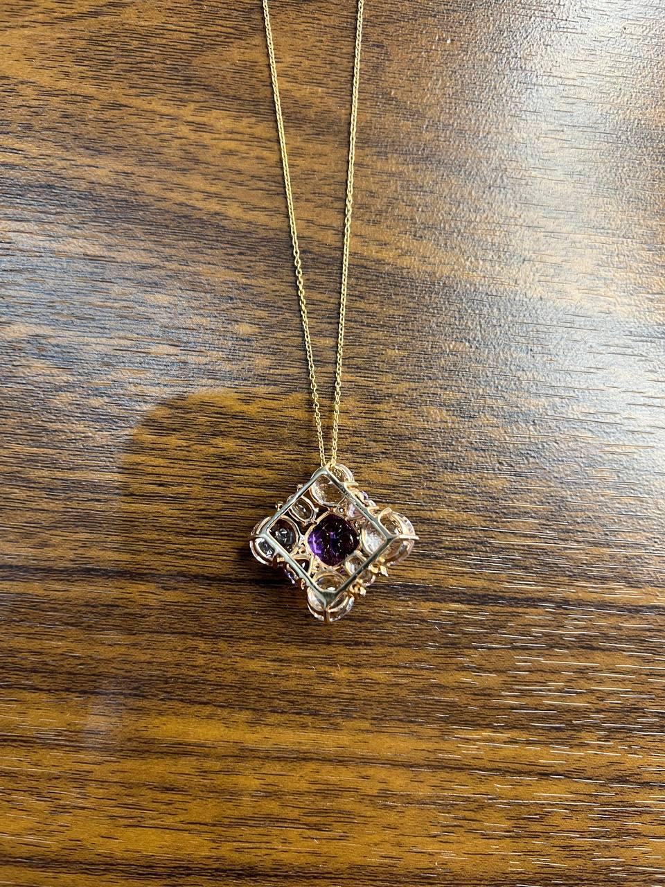 Taglio misto Collana con ciondolo in oro rosa 14K con ametista viola a cuscino e gemma azzurra bianca in vendita