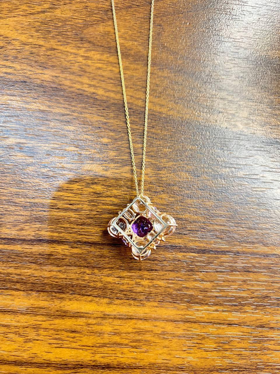 Collana con ciondolo in oro rosa 14K con ametista viola a cuscino e gemma azzurra bianca In condizioni Nuovo in vendita a Oakton, VA