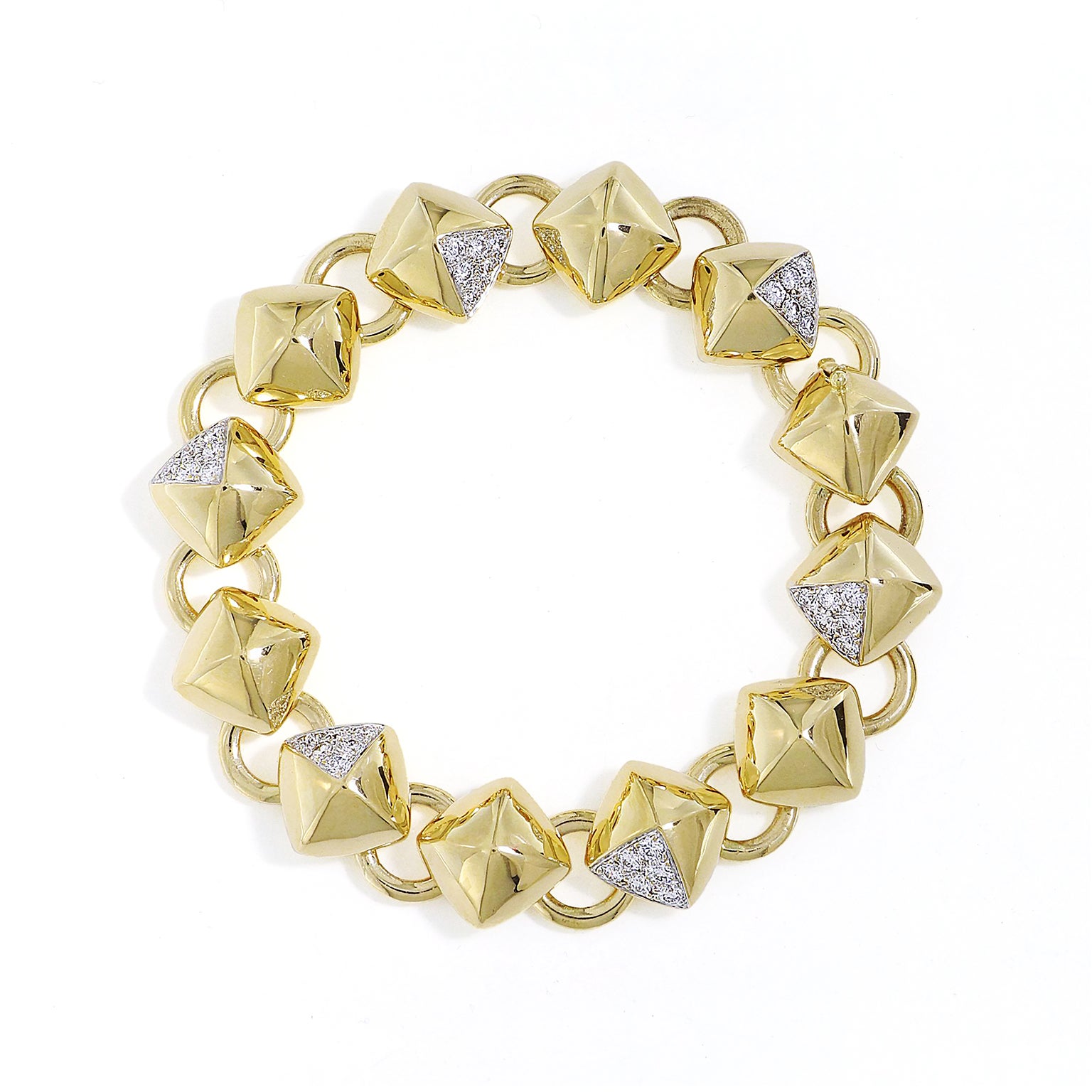 Golden pyramids rotate with diamonds for this bracelet. Connected above round links, 18k yellow gold cushions with rounded corners and a subtle raised point form a defined pyramid. Every other feature a single face of brilliant cut diamonds for a