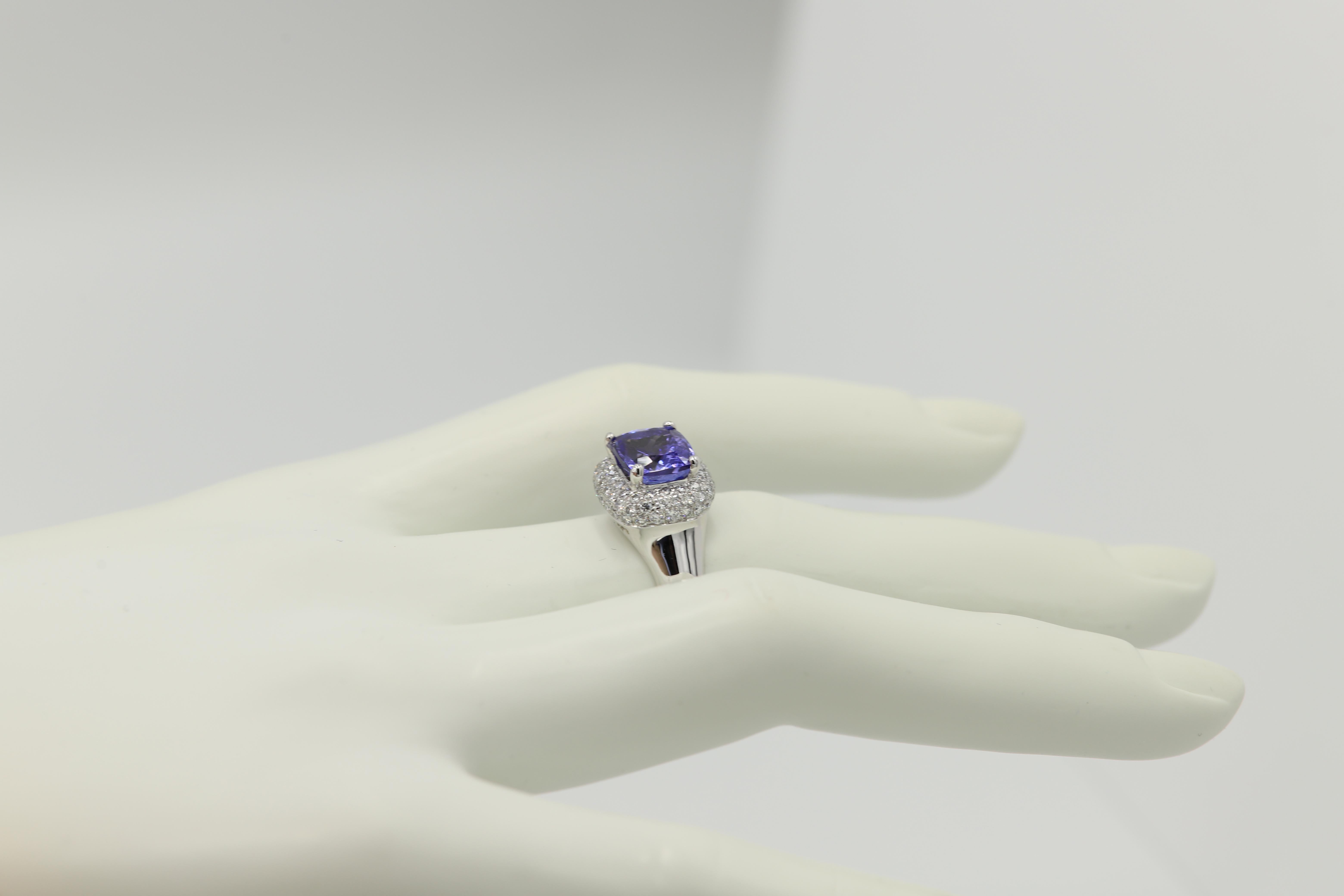 Cushion Rectangle Shape Tanzanite 3.64 Carat and Diamond Ring 18 Karat Gold In New Condition For Sale In Brooklyn, NY