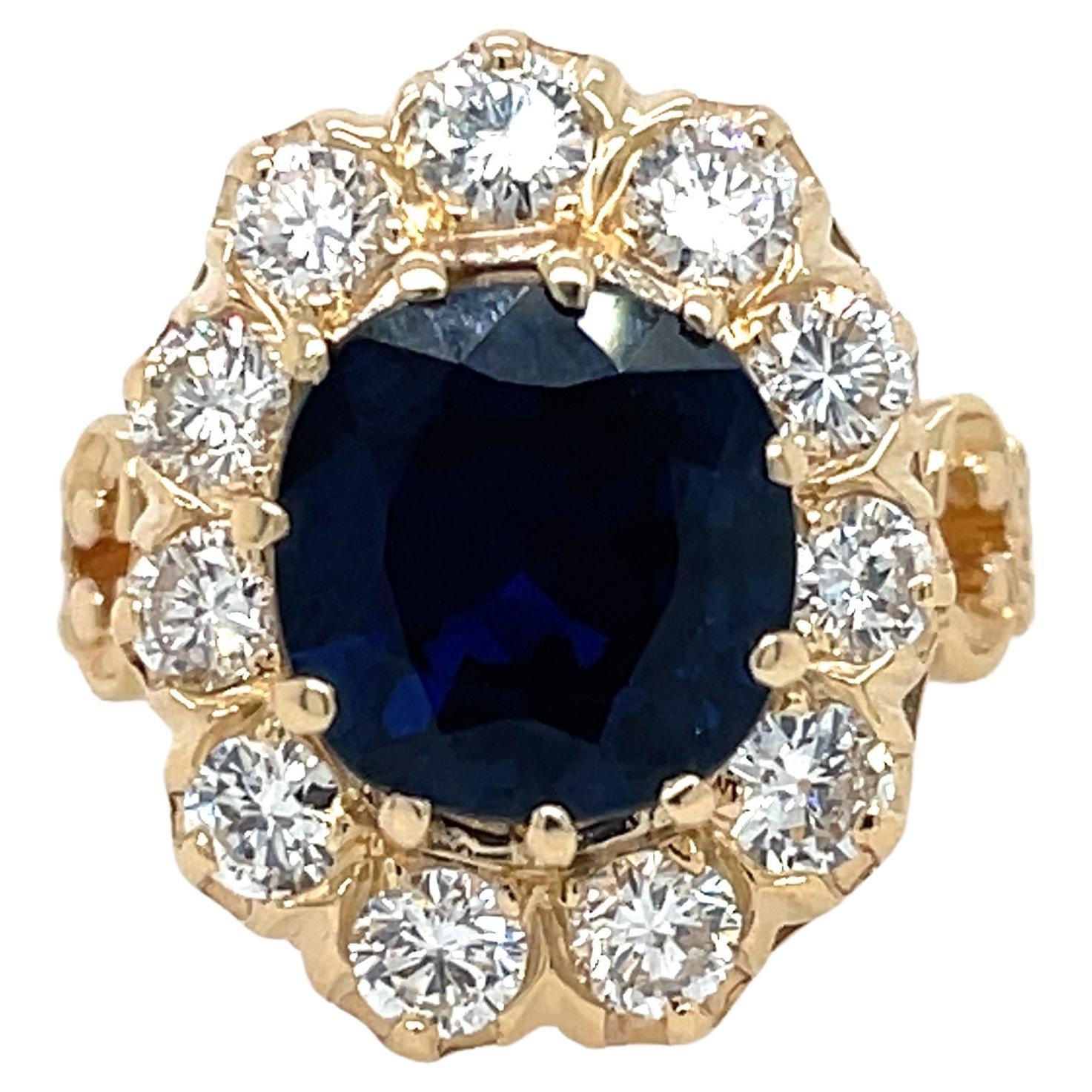 Bague en or jaune avec saphir taille coussin (3,96 carats) et diamants