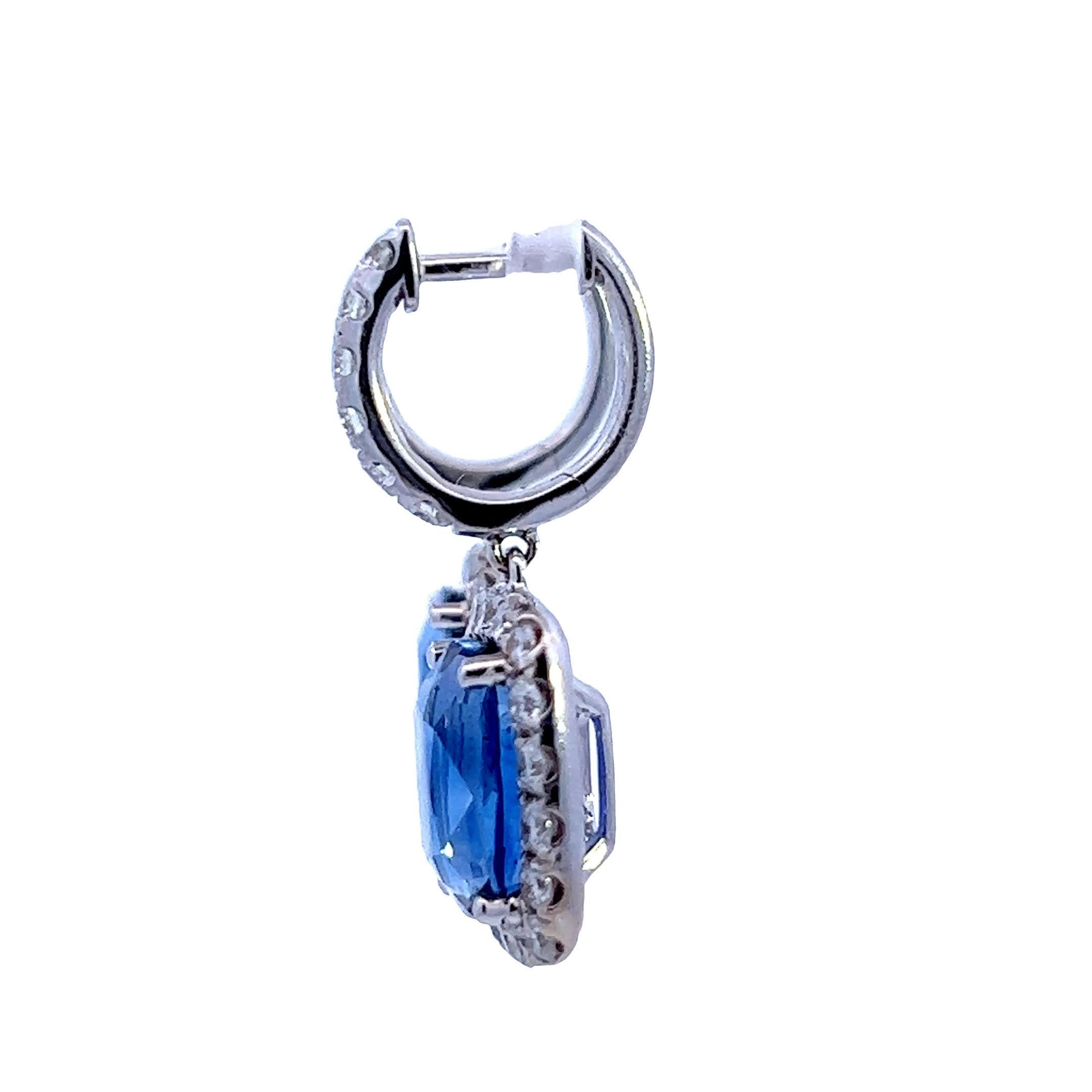 Cushion Sapphire sparkle earrings In New Condition For Sale In Great Neck Plaza, NY