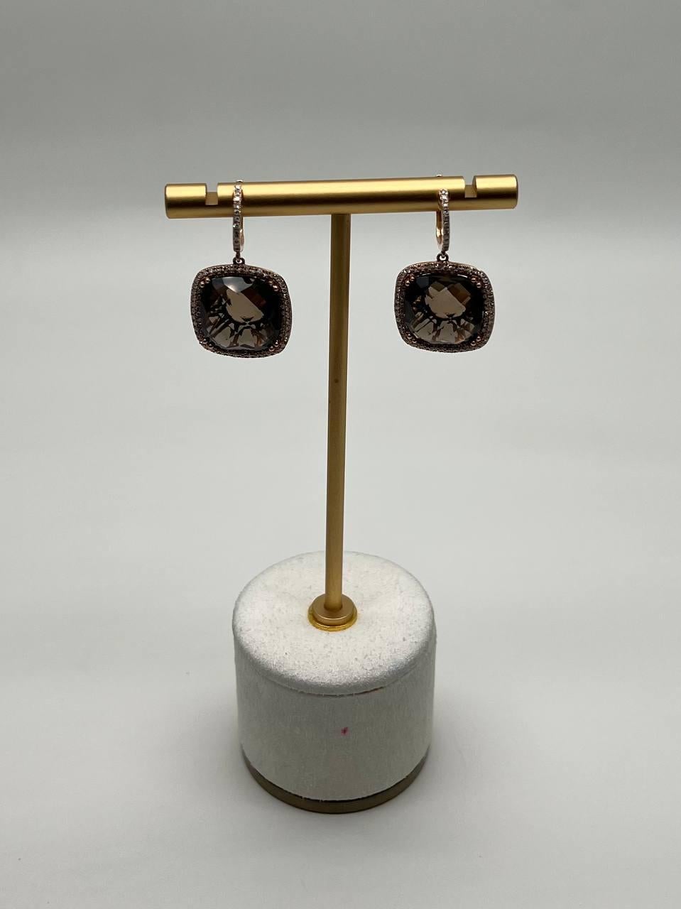 Orecchini a goccia a forma di cuscino in quarzo marrone fumé con diamanti incastonati in oro bianco 14K in vendita 7