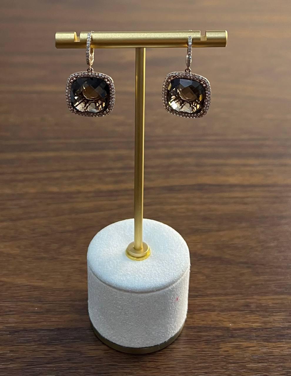 Orecchini a goccia a forma di cuscino in quarzo marrone fumé con diamanti incastonati in oro bianco 14K in vendita 1