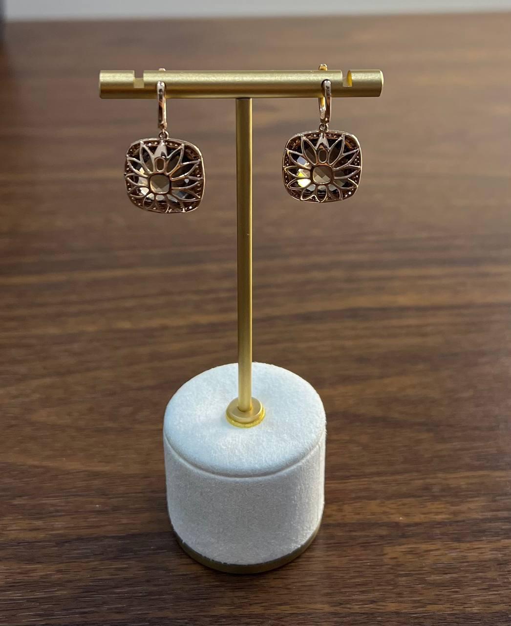 Orecchini a goccia a forma di cuscino in quarzo marrone fumé con diamanti incastonati in oro bianco 14K in vendita 3