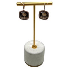 Pendientes de gota de oro blanco de 14 quilates con halo de diamantes y cuarzo ahumado marrón en forma de cojín