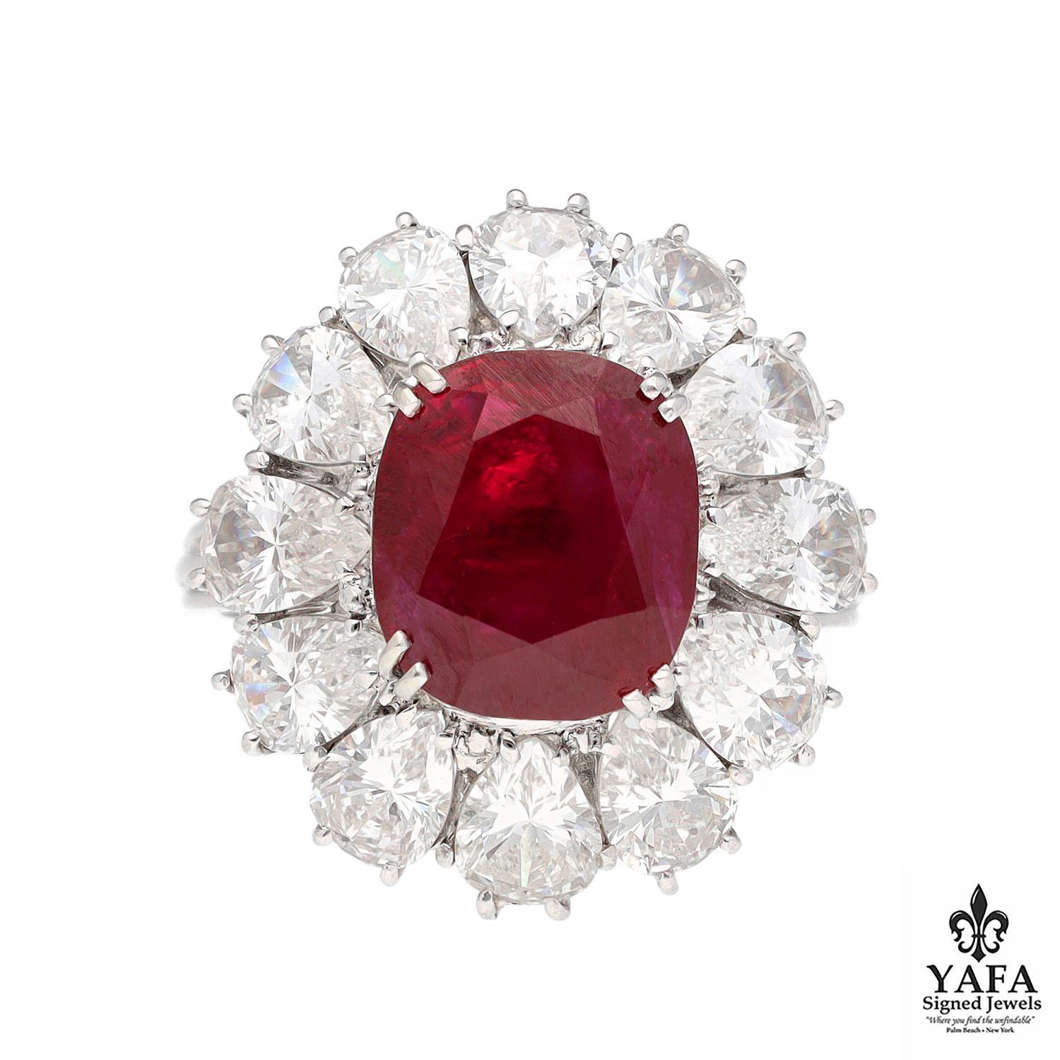 Anello in oro bianco 18 carati con rubino di Birmania a forma di cuscino e diamante a forma di pera.
Circa - anni '60
Peso approssimativo del rubino - 3.84 CTS
Dimensione - 5.5
Certificazione AGL