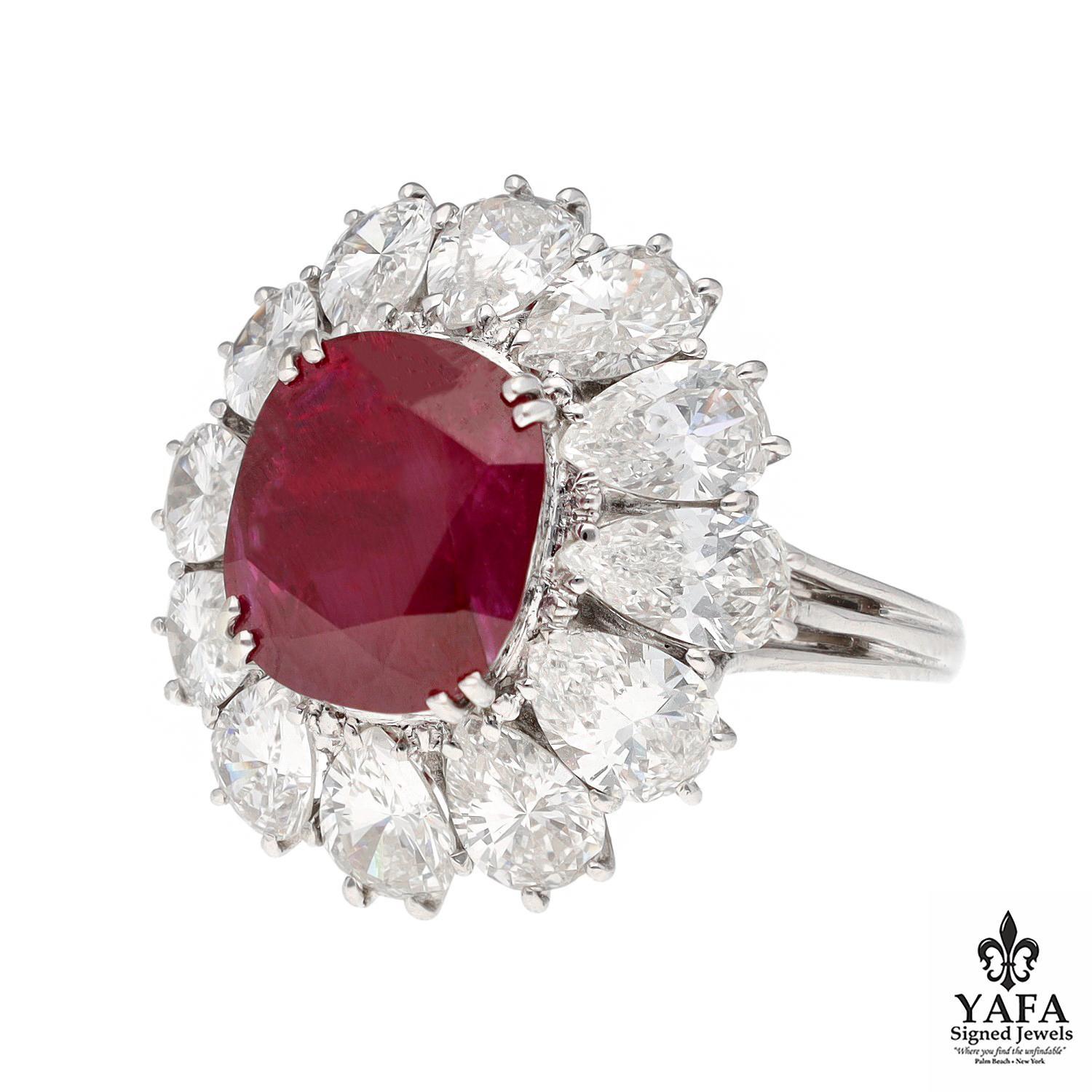 Anello di rubini e diamanti Burma No Heat a forma di cuscino In condizioni ottime in vendita a New York, NY