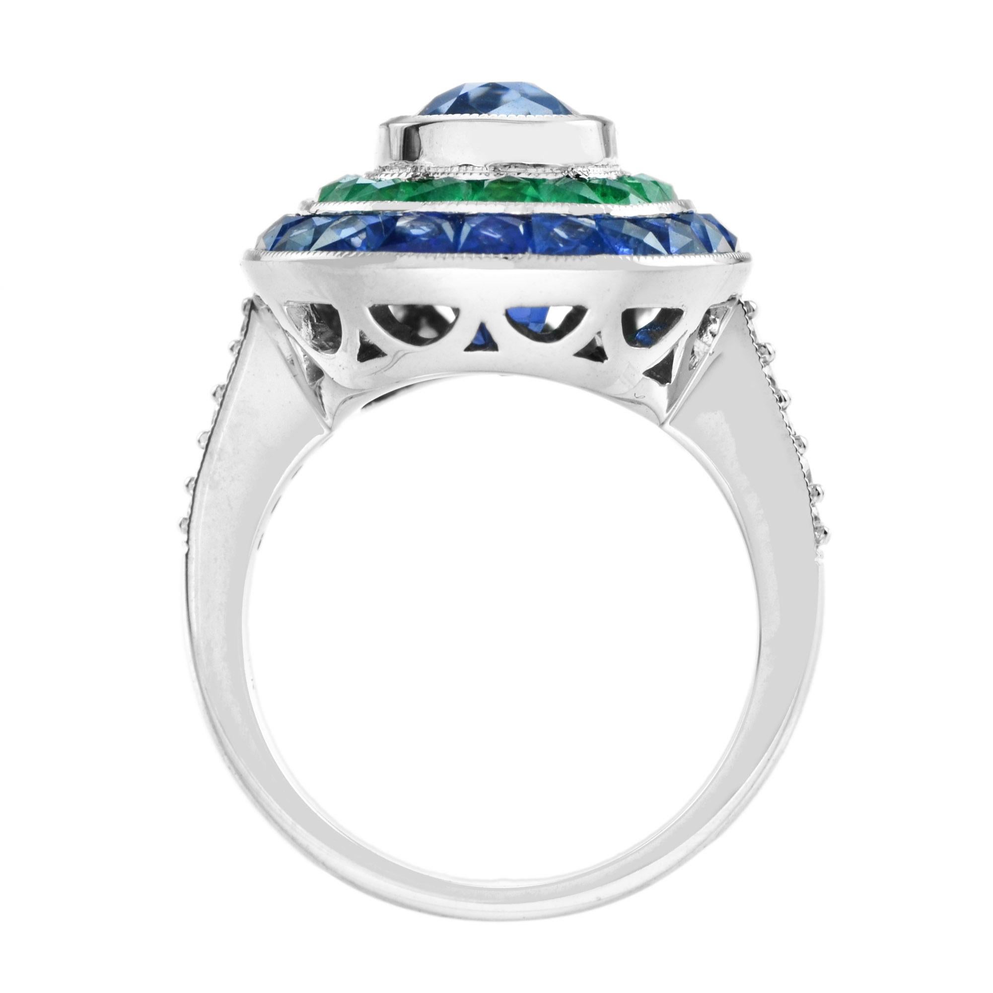 Cushion Shape Ceylon Blue Sapphire with Green Emerald & Sapphire Diamond Ring Corte cojín en venta