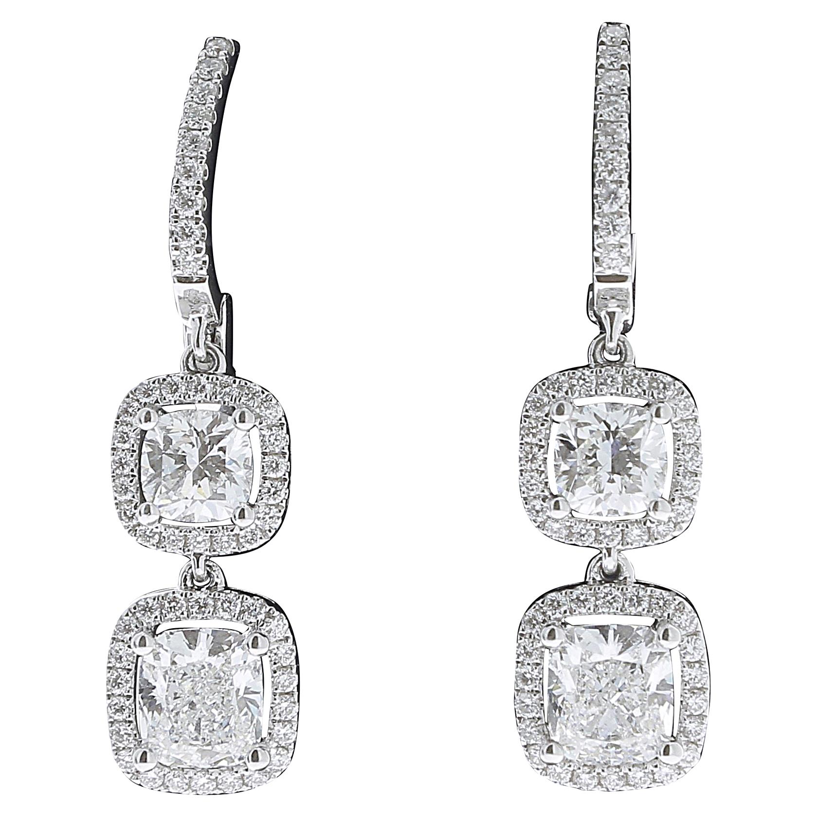 GIA Certified 3.02 Carat Cushion Shape Diamond Drop Earrings 18 Karat White Gold im Angebot