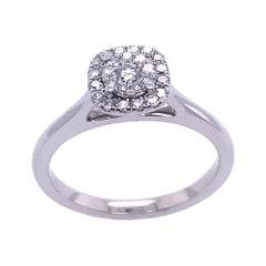 Diamant-Halo-Cluster-Ring in Kissenform mit 0,25 Karat Diamanten im Kissenschliff aus 18 Karat Weißgold