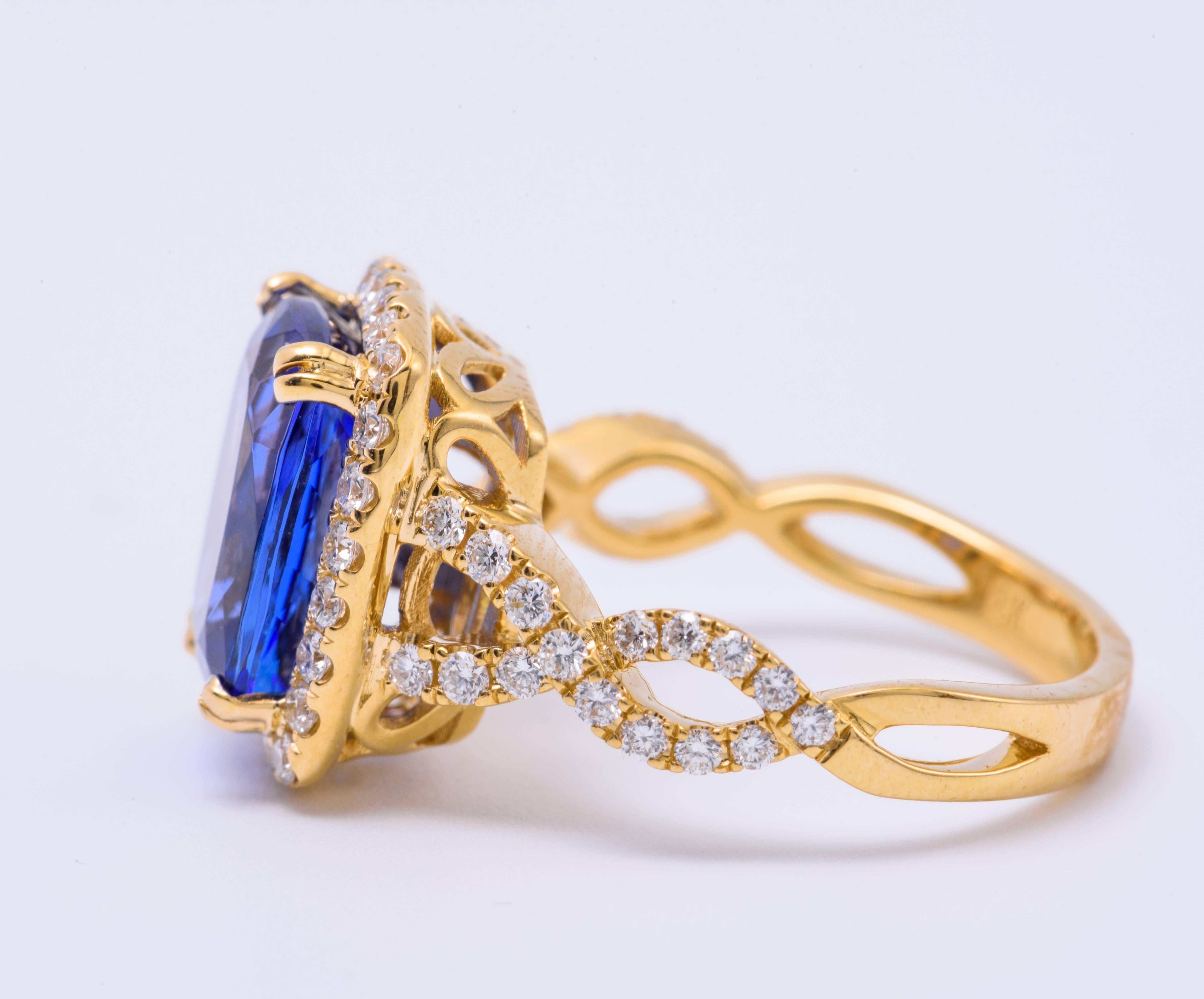 Cushion Shape Tanzanite and Diamond Yellow Gold Cocktail Ring 4.62 Carat In New Condition In New York, NY