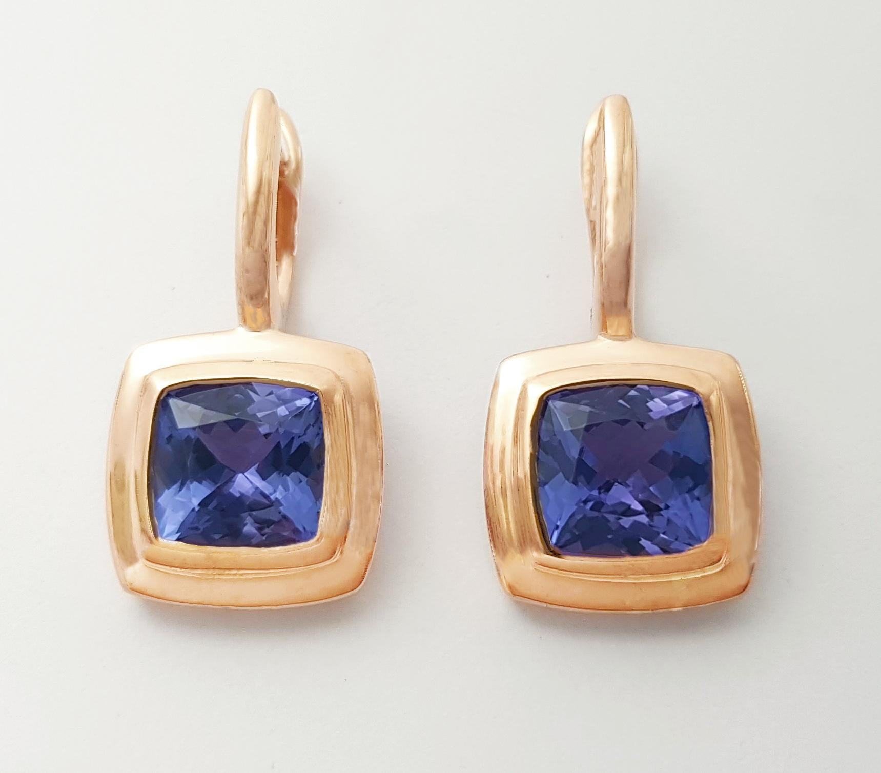 Contemporain Boucles d'oreilles Tanzanite en forme de coussin montées sur or rose 18 carats en vente