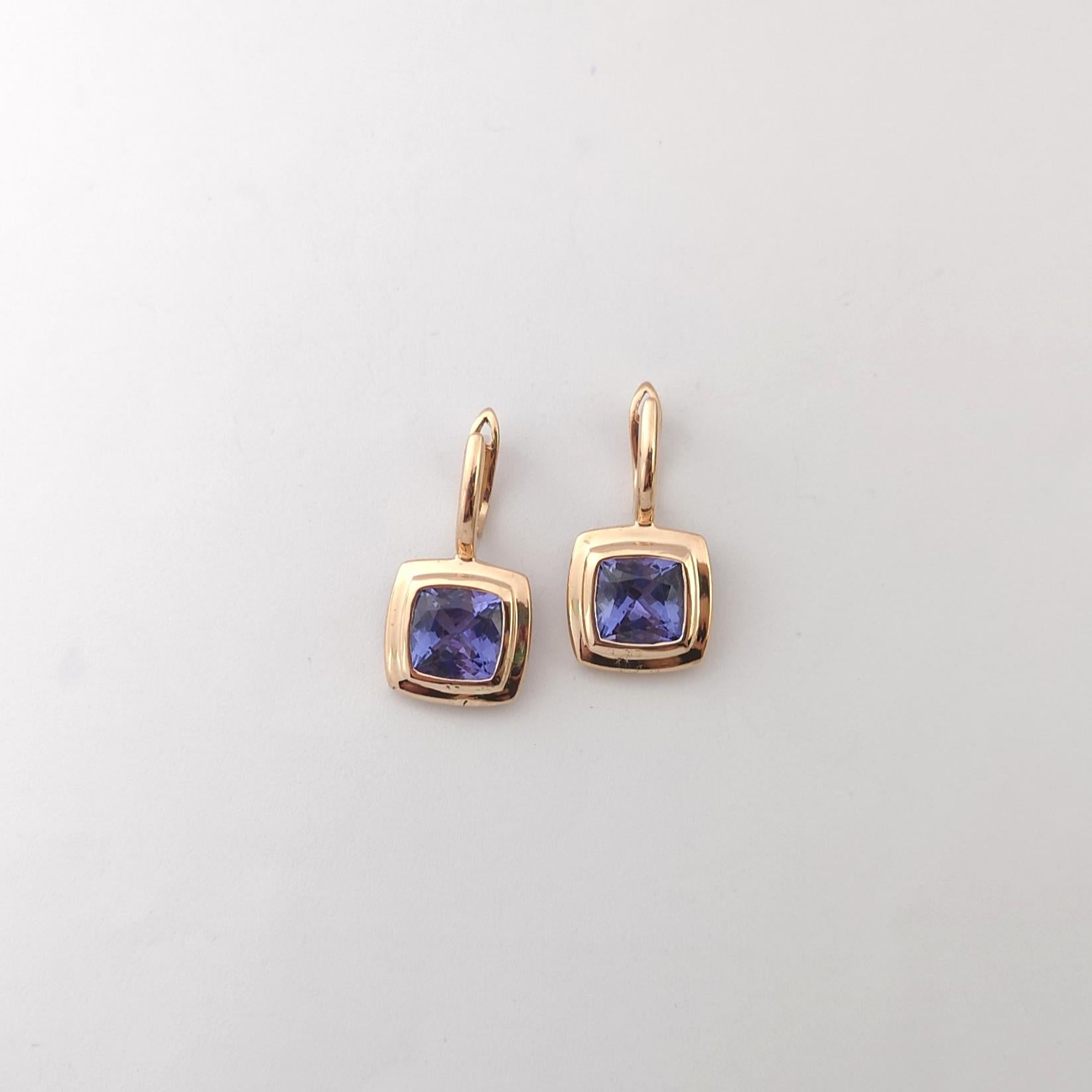 Taille coussin Boucles d'oreilles Tanzanite en forme de coussin montées sur or rose 18 carats en vente