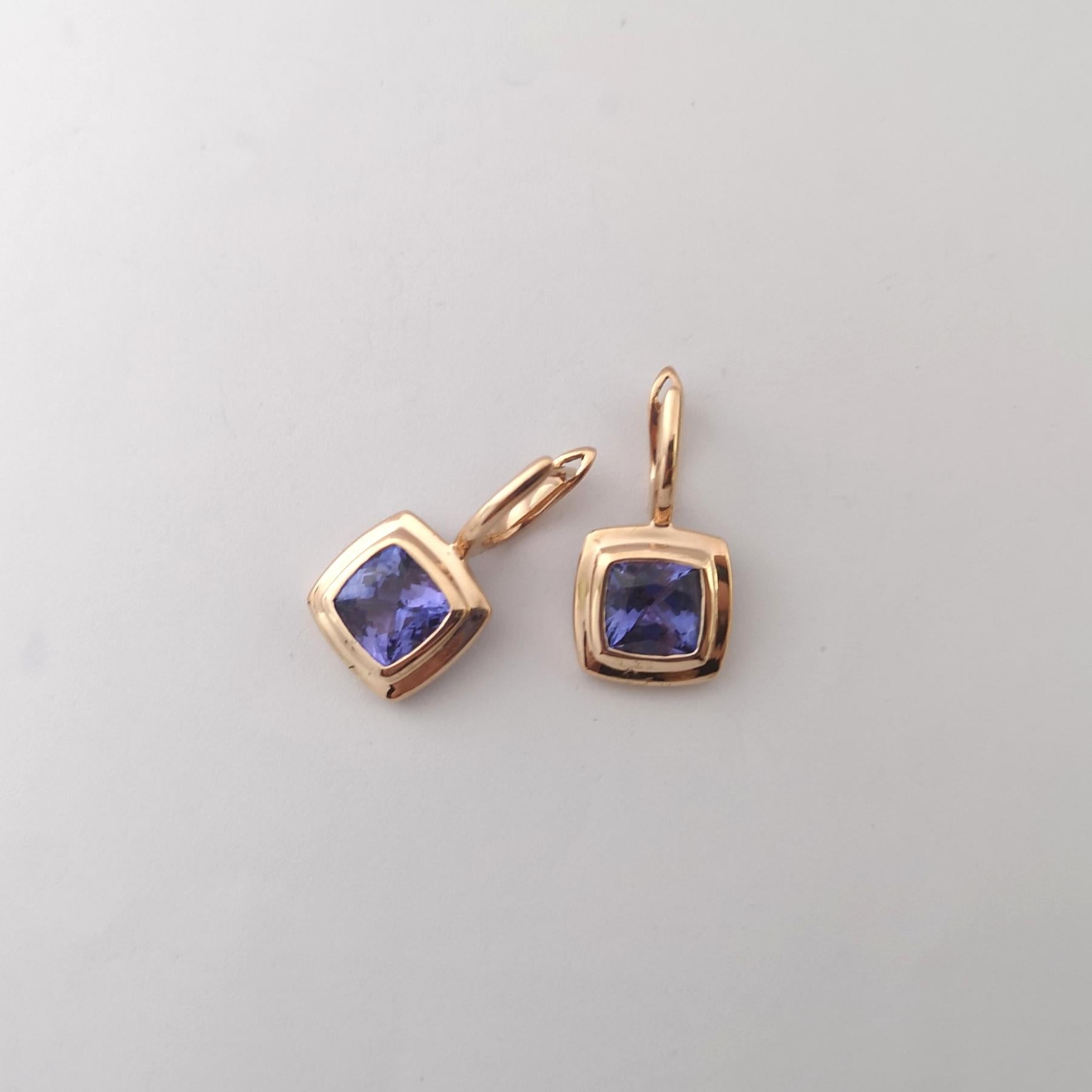Boucles d'oreilles Tanzanite en forme de coussin montées sur or rose 18 carats Pour femmes en vente