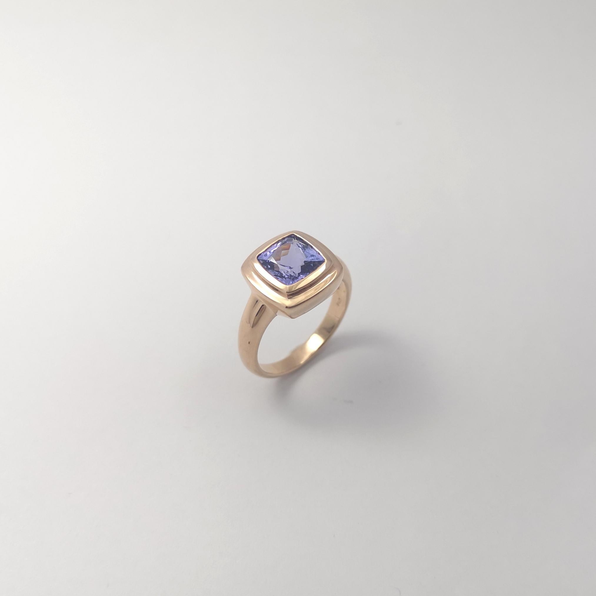 Cushion Shape Tanzanite Ring set in 18K Rose Gold Settings For Sale 4