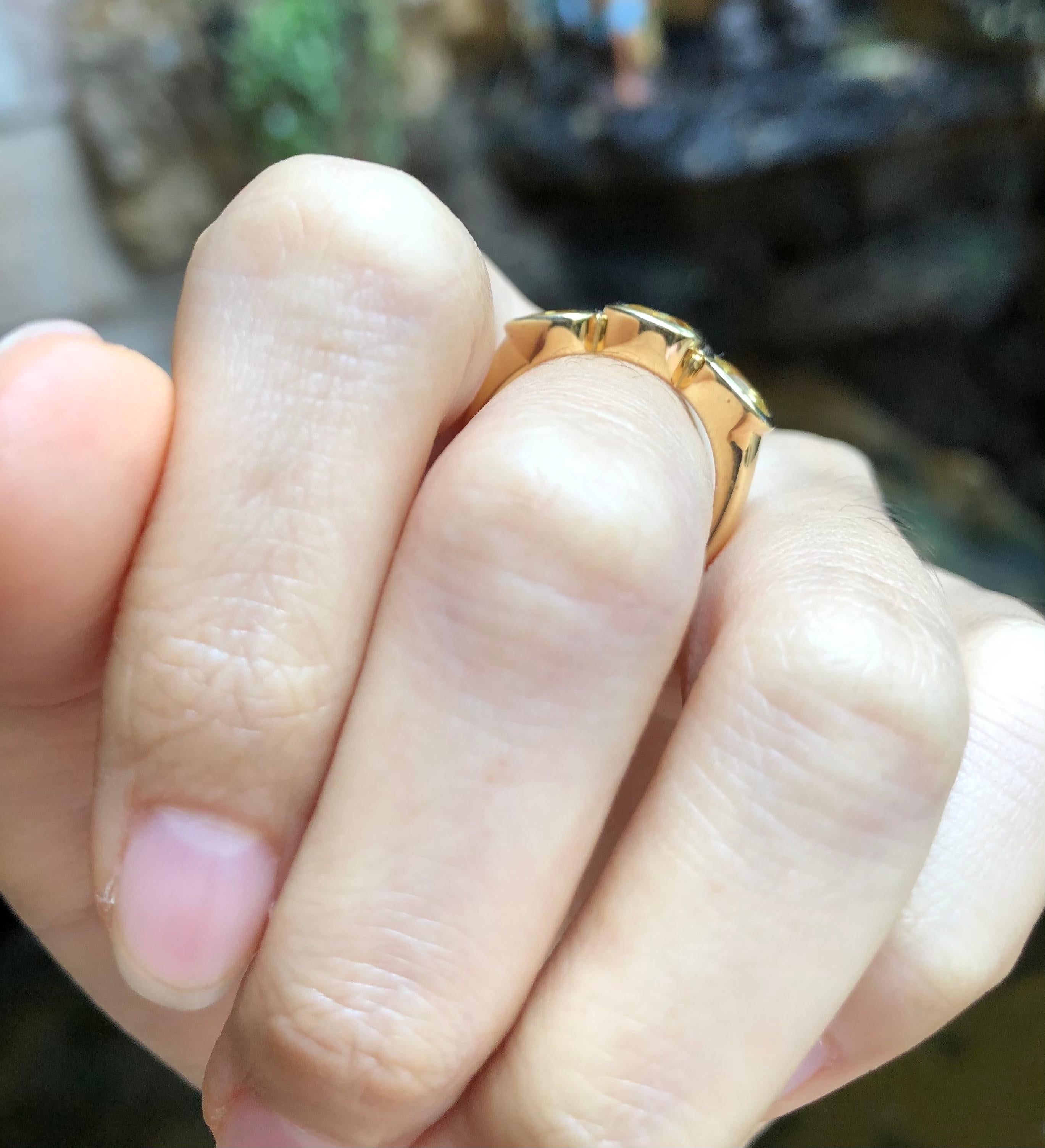 Cushion Shape Yellow Sapphire Ring Set in 18 Karat Gold Settings In New Condition In Bangkok, TH