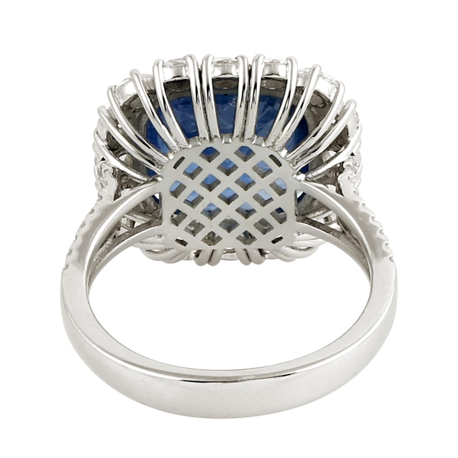 Taille mixte Bague cocktail saphir bleu taille coussin avec diamants en vente