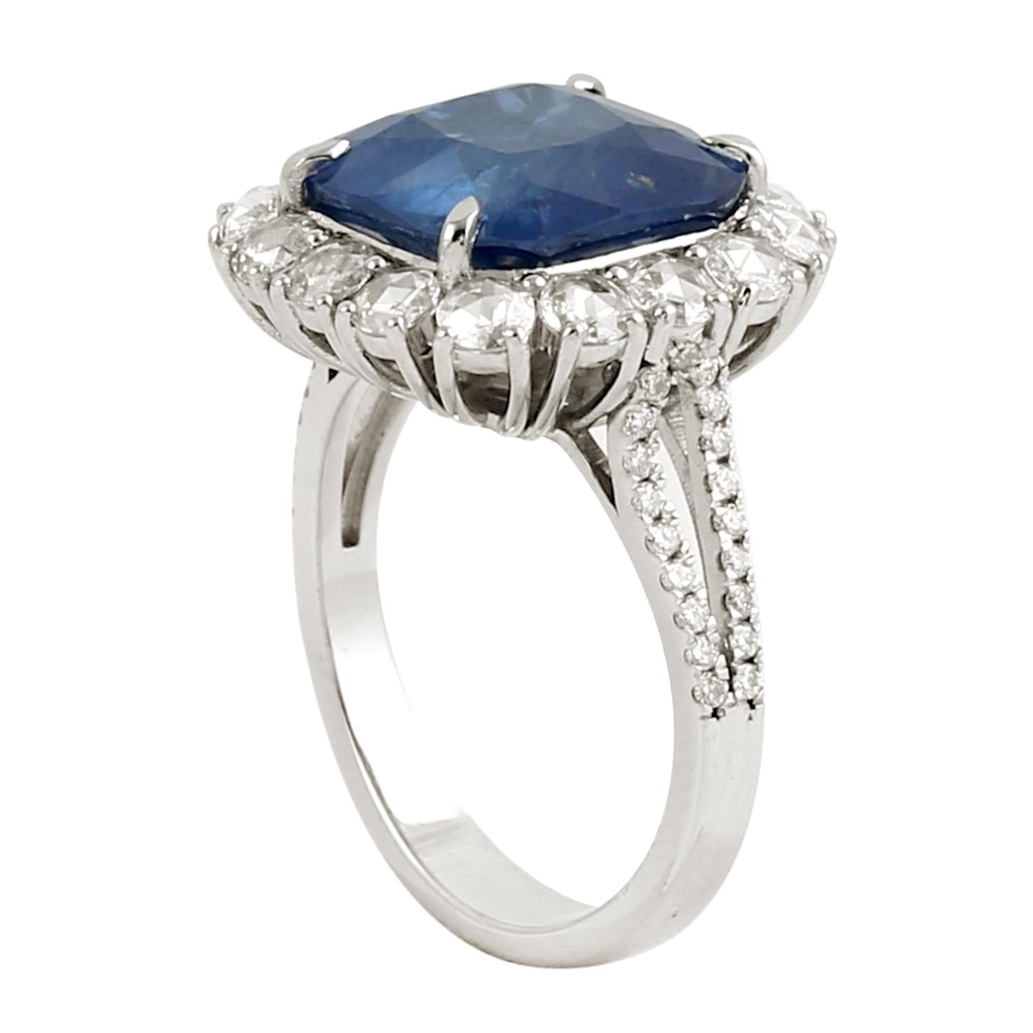 Bague cocktail saphir bleu taille coussin avec diamants Neuf - En vente à New York, NY