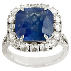 Anello da cocktail con zaffiro blu a forma di cuscino e diamanti