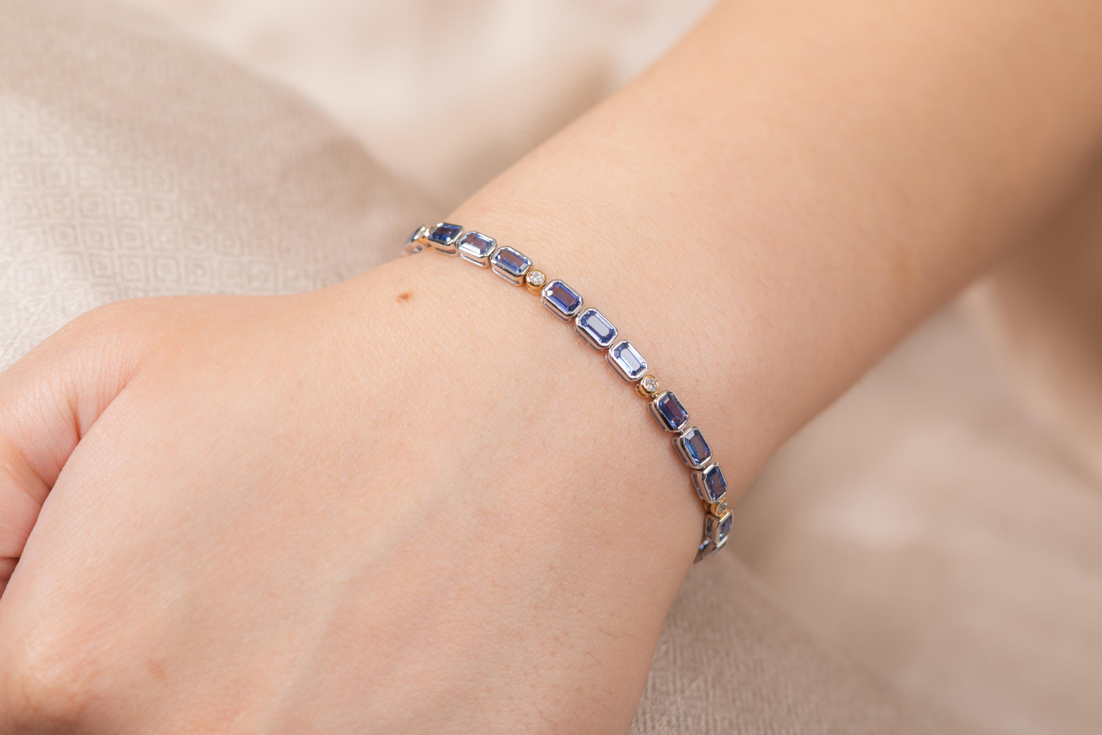 Bracelet tennis en or blanc 18 carats avec diamants et saphirs bleus taille octogonale en vente 2