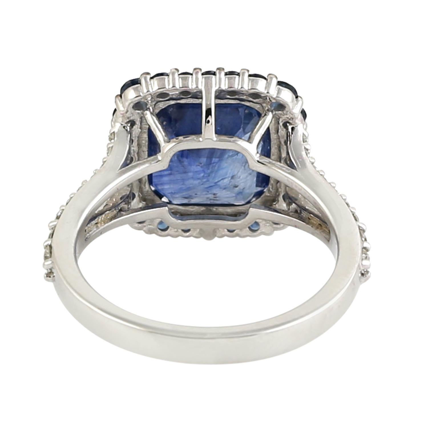 Anillo De Zafiro Azul De Ceilán En Forma De Cojín Acentuado Con Diamantes De Oro De 18k Corte mixto en venta