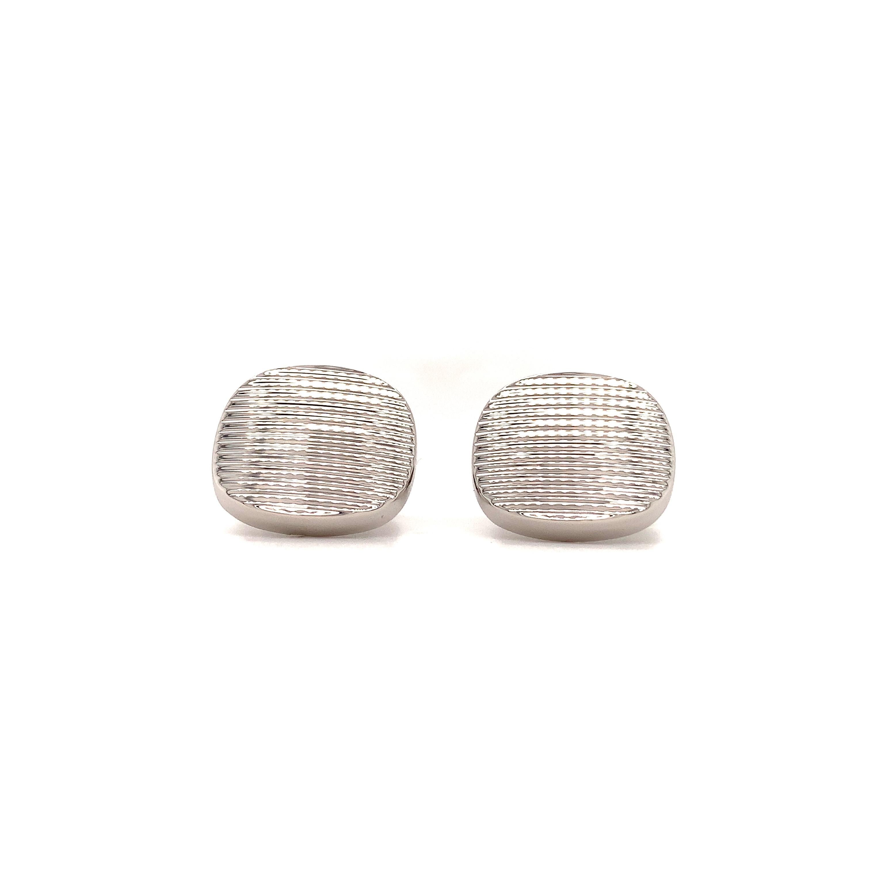 Cushion shaped Victor Mayer Structured lines Cufflinks 925 Sterling Silver, dimensions approx. 17 mm x 18 mm

VICTOR MAYER is a fine jewelry house known for its sophisticated craftsmanship. Since 1989, the company has been closely associated with