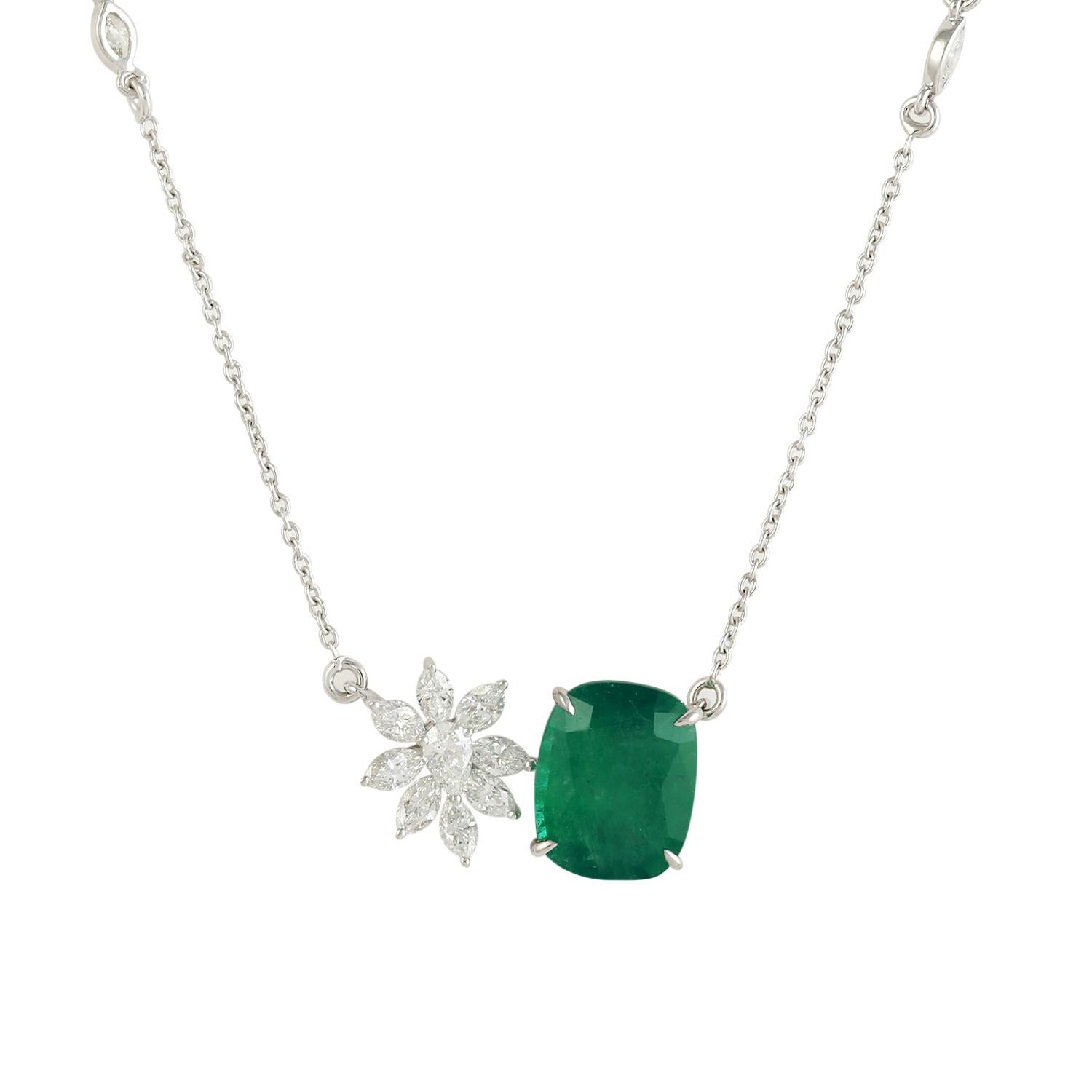 18KT:4.968g,
Diamant : 1,00ct, 
Émeraude : 3,97ct,