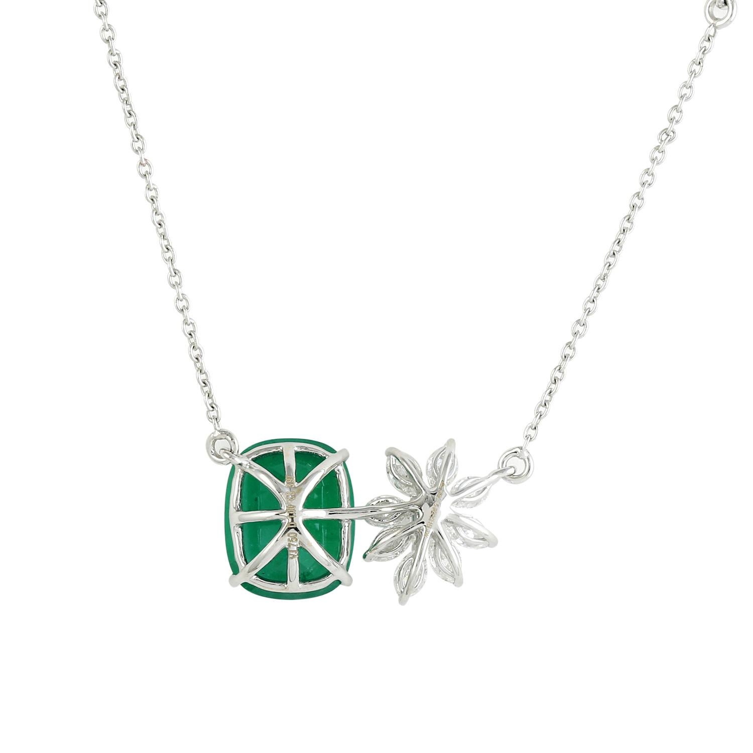 Taille mixte Collier à pendentifs en forme de fleur avec émeraude en forme de coussin et diamants Rosecut en vente