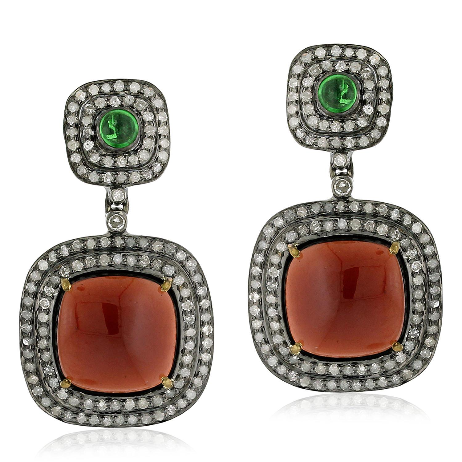 Cushion Shaped Garnet & Tsavorite Earring with Diamond Made in 18k Gold & Silver In New Condition For Sale In New York, NY