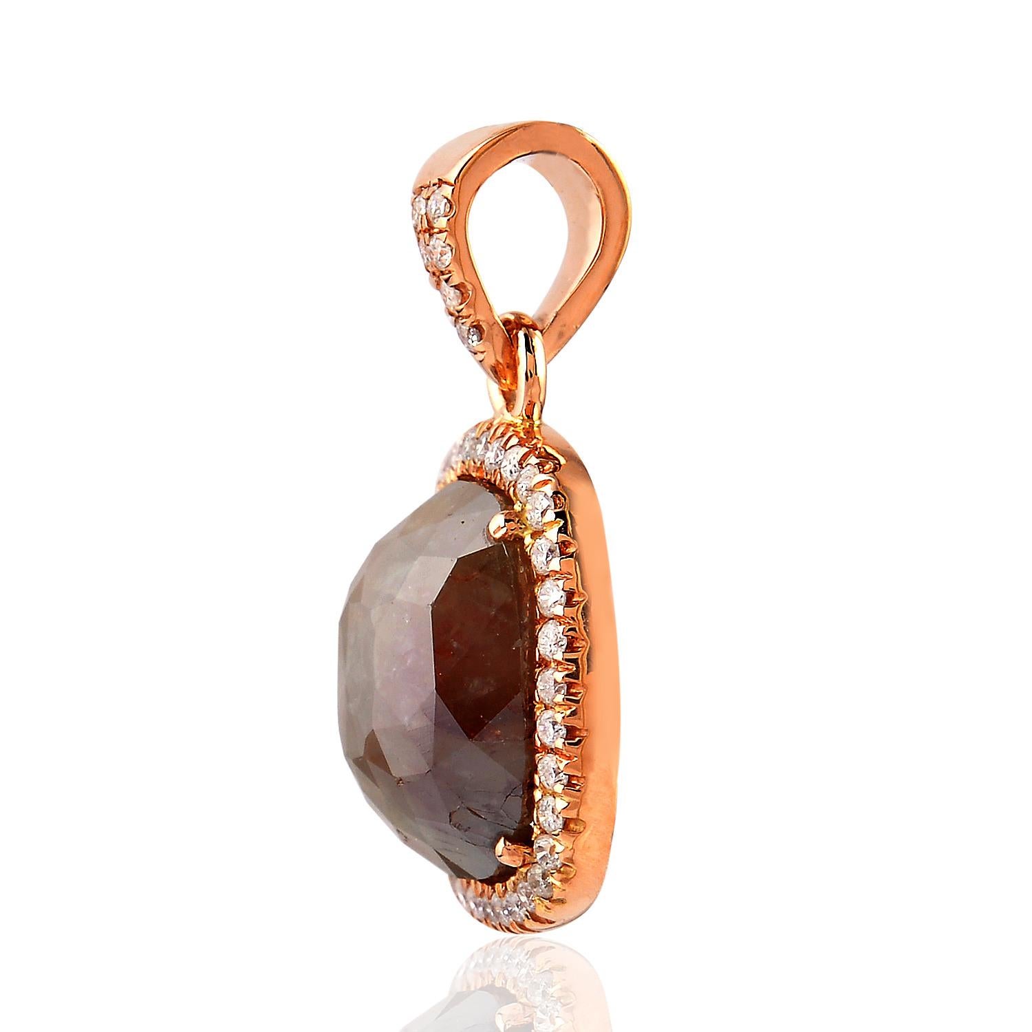 Artigiano Ciondolo d'autore con diamante di ghiaccio a forma di cuscino e pavé di diamanti in oro rosa 18 carati in vendita