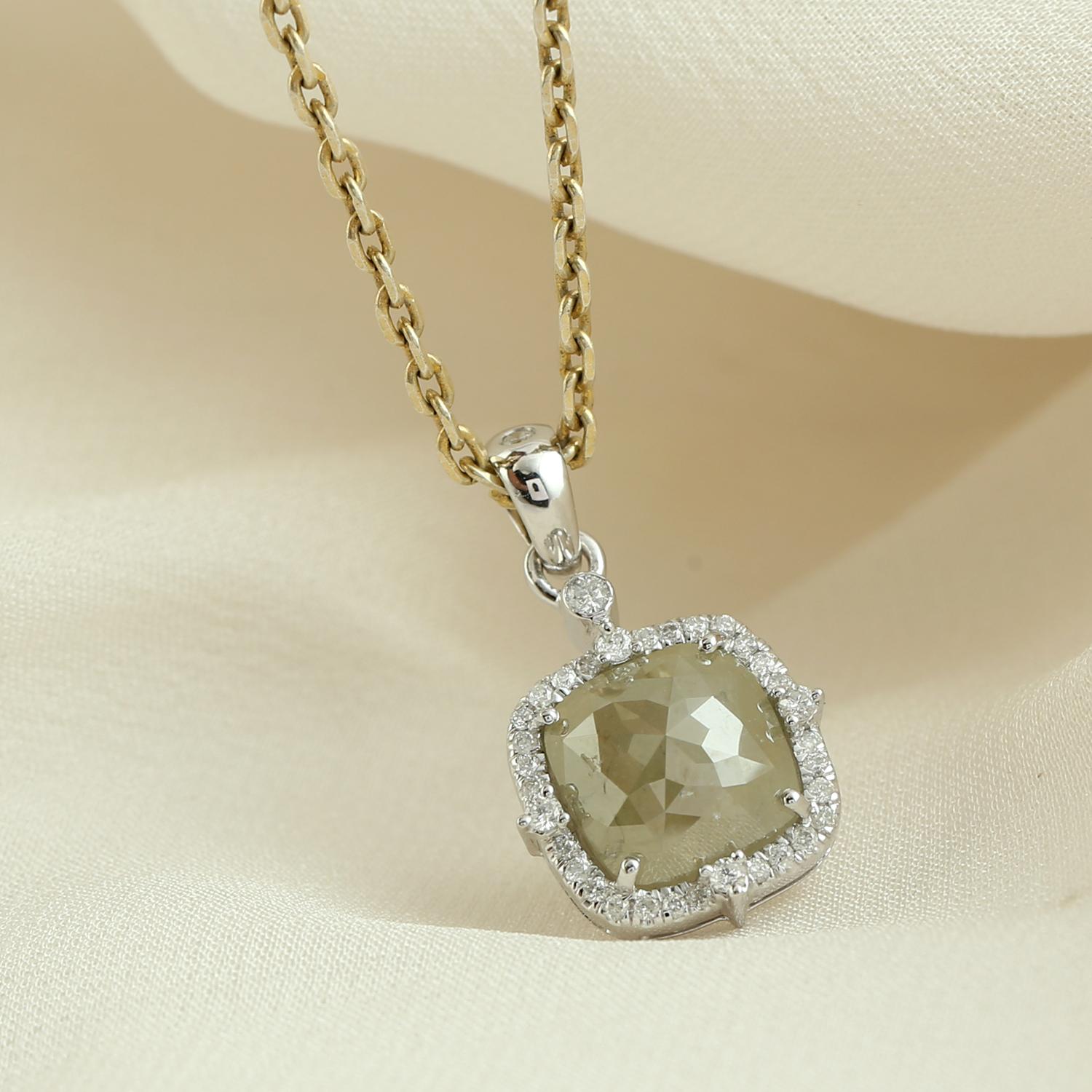 Artigiano Ciondolo con diamante di ghiaccio a forma di cuscino in oro bianco 18 carati in vendita