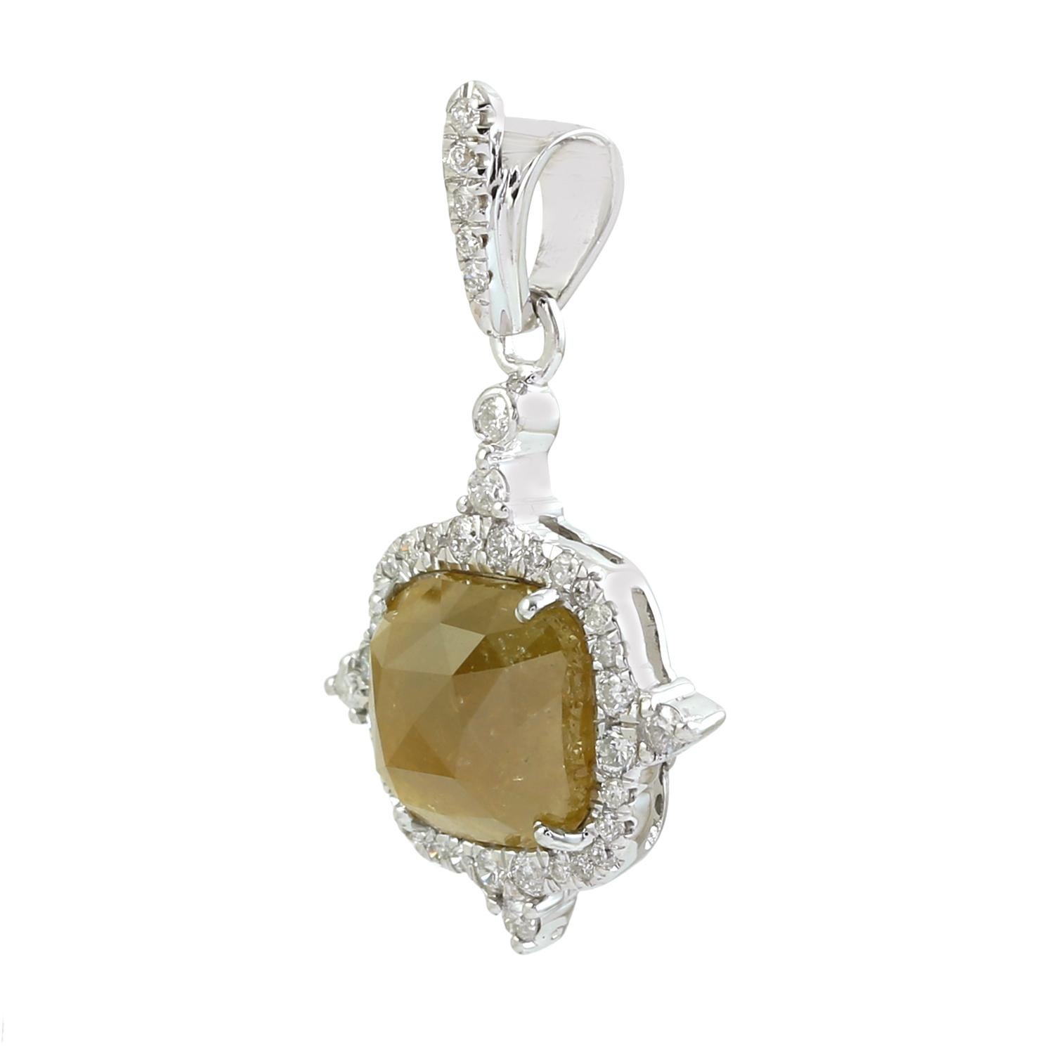 Artigiano Ciondolo con diamante di ghiaccio a forma di cuscino e diamanti bianchi in oro bianco 18 carati in vendita