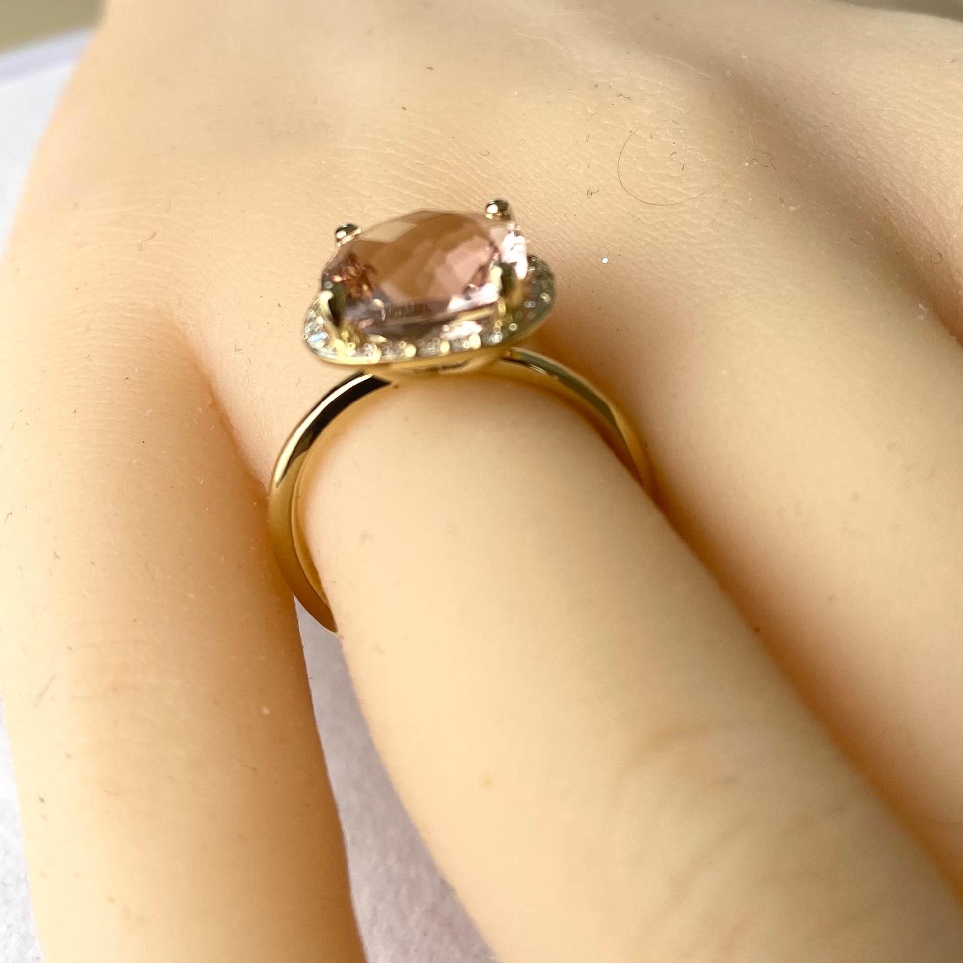 Cushion-Shaped Morganite Diamond 4.50 Carat Yellow Gold Halo Setting Ring  For Sale 5