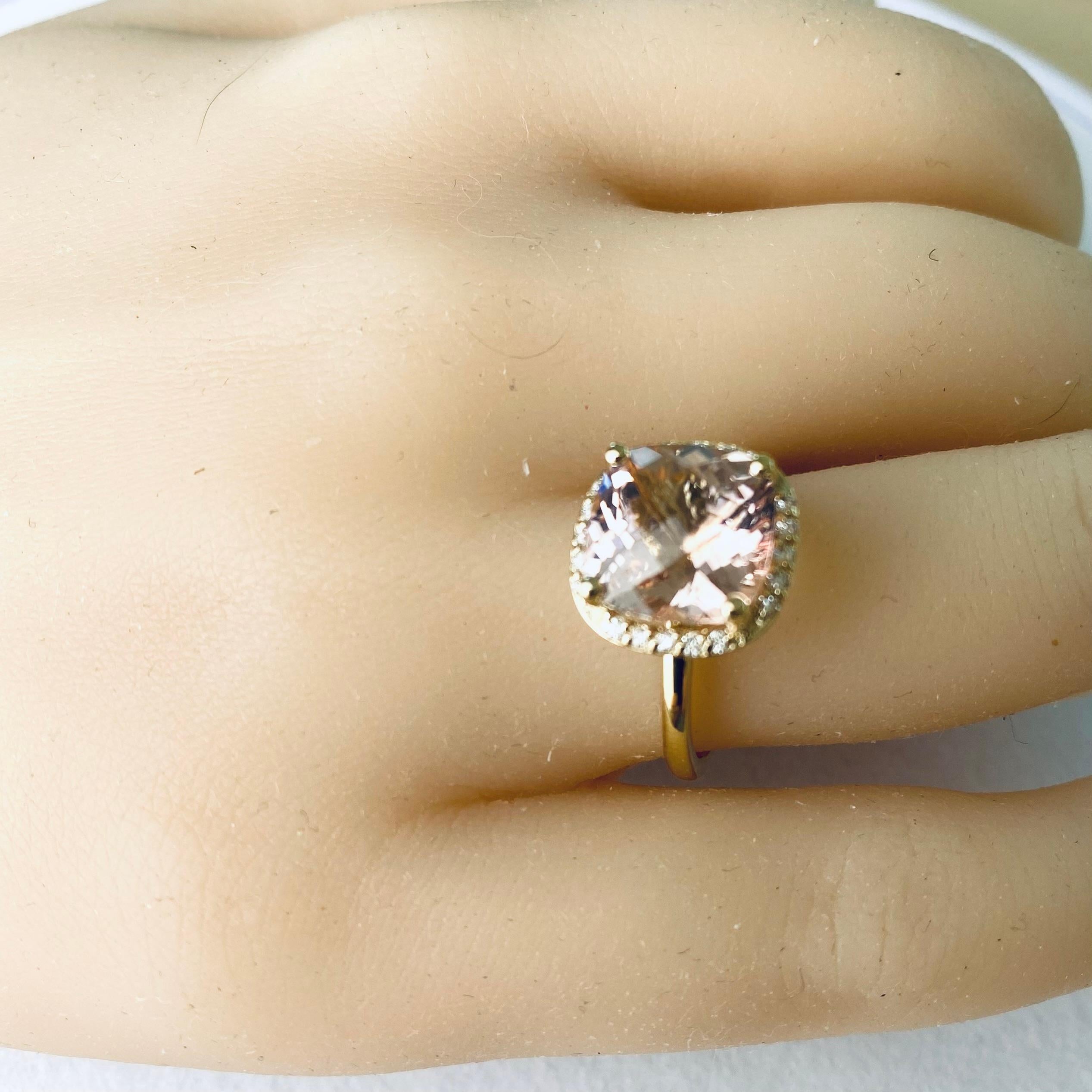 Cushion-Shaped Morganite Diamond 4.50 Carat Yellow Gold Halo Setting Ring  For Sale 1