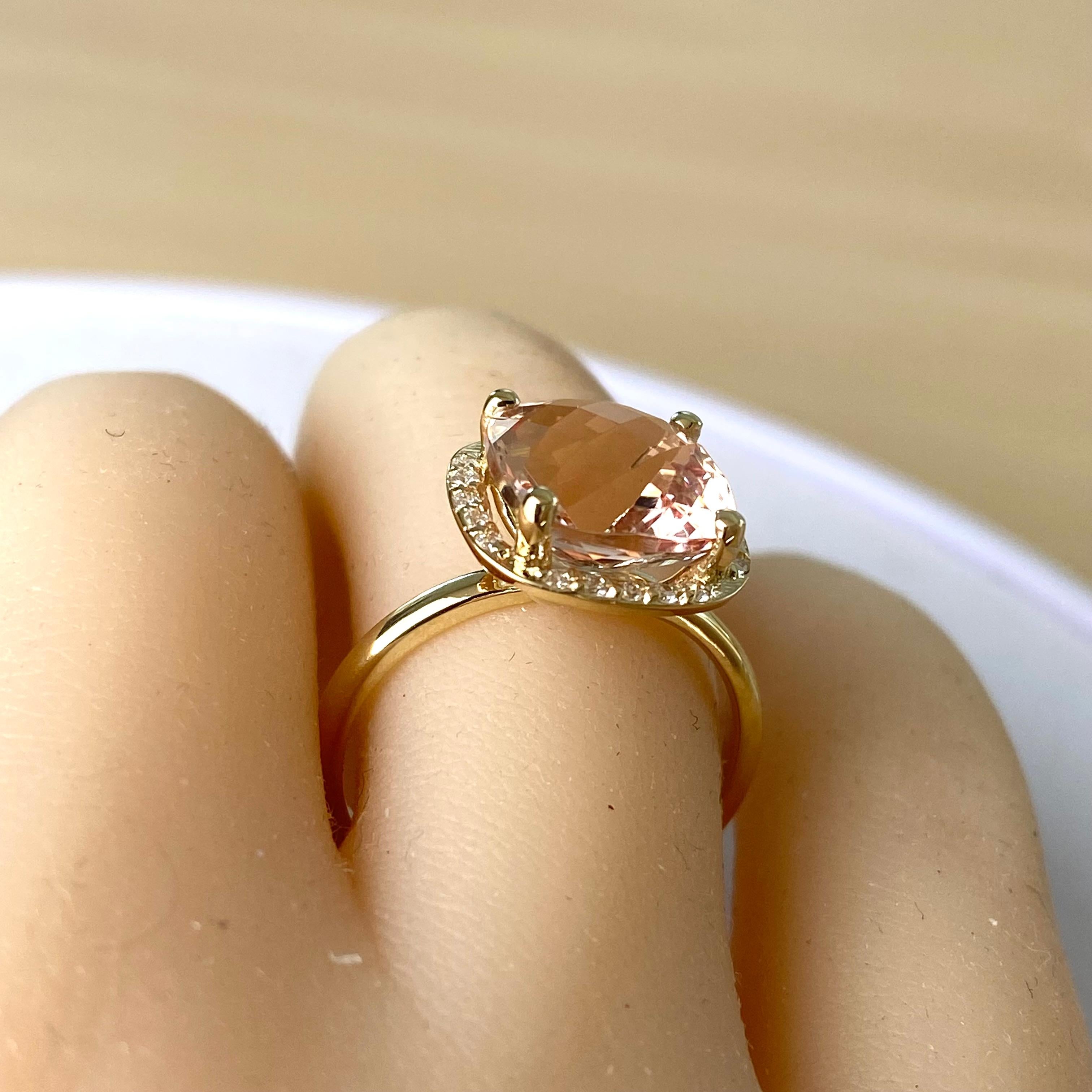Kissenförmiger Morganit-Diamant-Ring aus 4,50 Karat Gelbgold mit Halo-Fassung  im Angebot 2