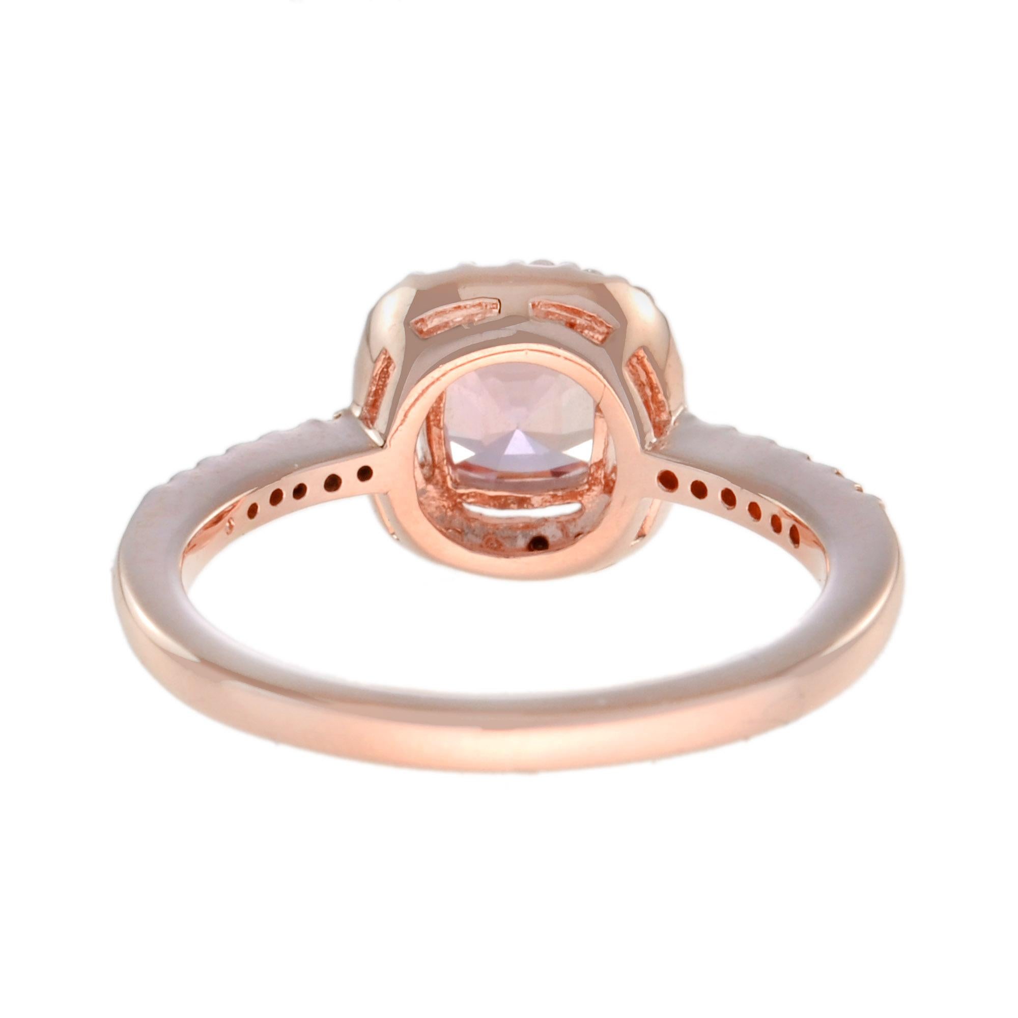 Taille coussin Cushion Shaped Peach Pink Morganite & Diamond Classic Halo 14K Rose Gold Ring en vente