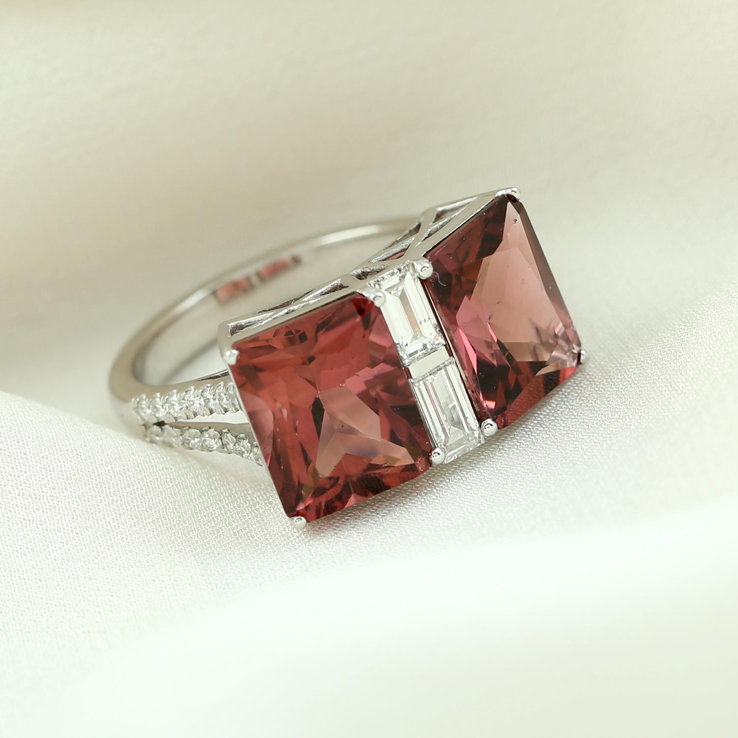 Art déco Cushion Shaped Vivid Pink Tourmaline Ring With Diamonds In 18k White Gold en vente