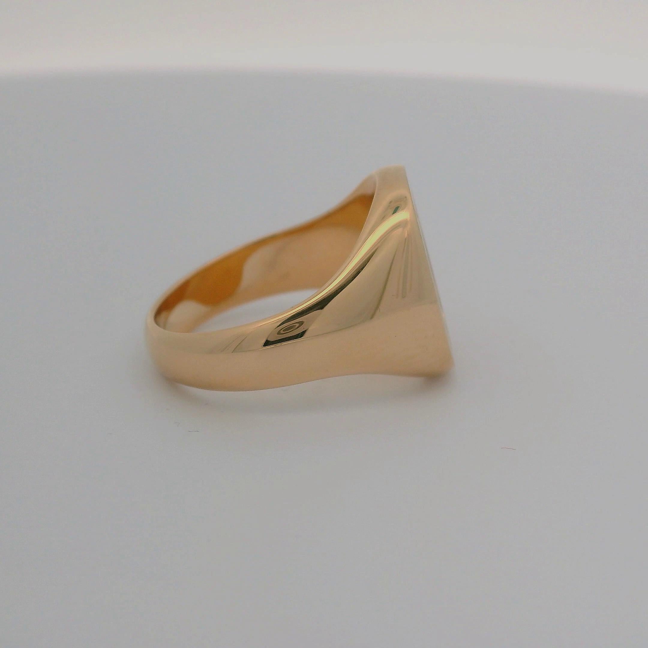 Victor Mayer Cushion Signet Ring 18k Rose Gold, approx. 13.5 x 11.5 mm with heraldic engraving

About the creator Victor Mayer
Victor Mayer is internationally renowned for elegant timeless designs and unrivalled expertise in historic craftsmanship.