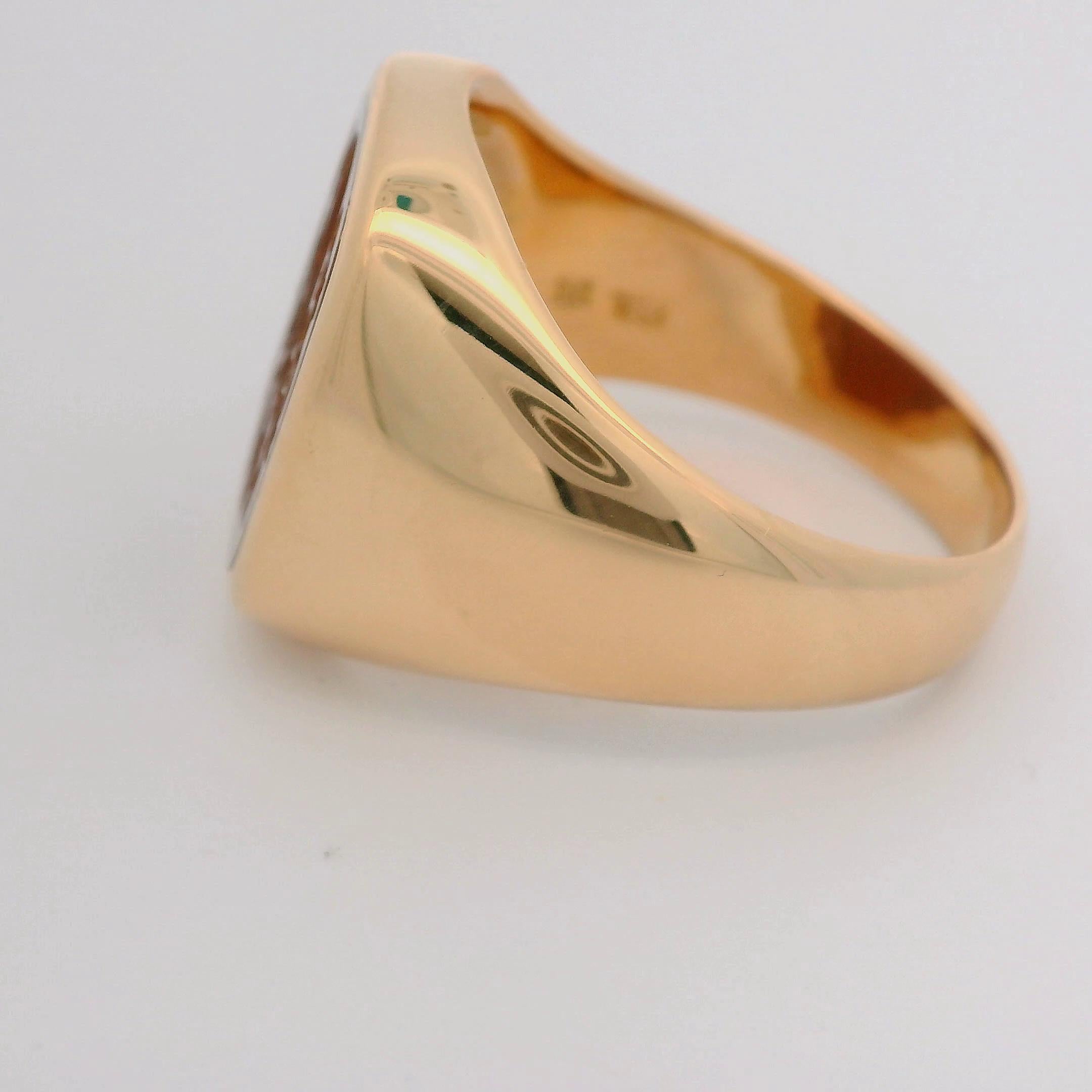 Cushion Signet Ring, 18K Rose Gold , Carnelian 15.4 x 13.8 mm with Engraving In New Condition For Sale In Pforzheim, DE