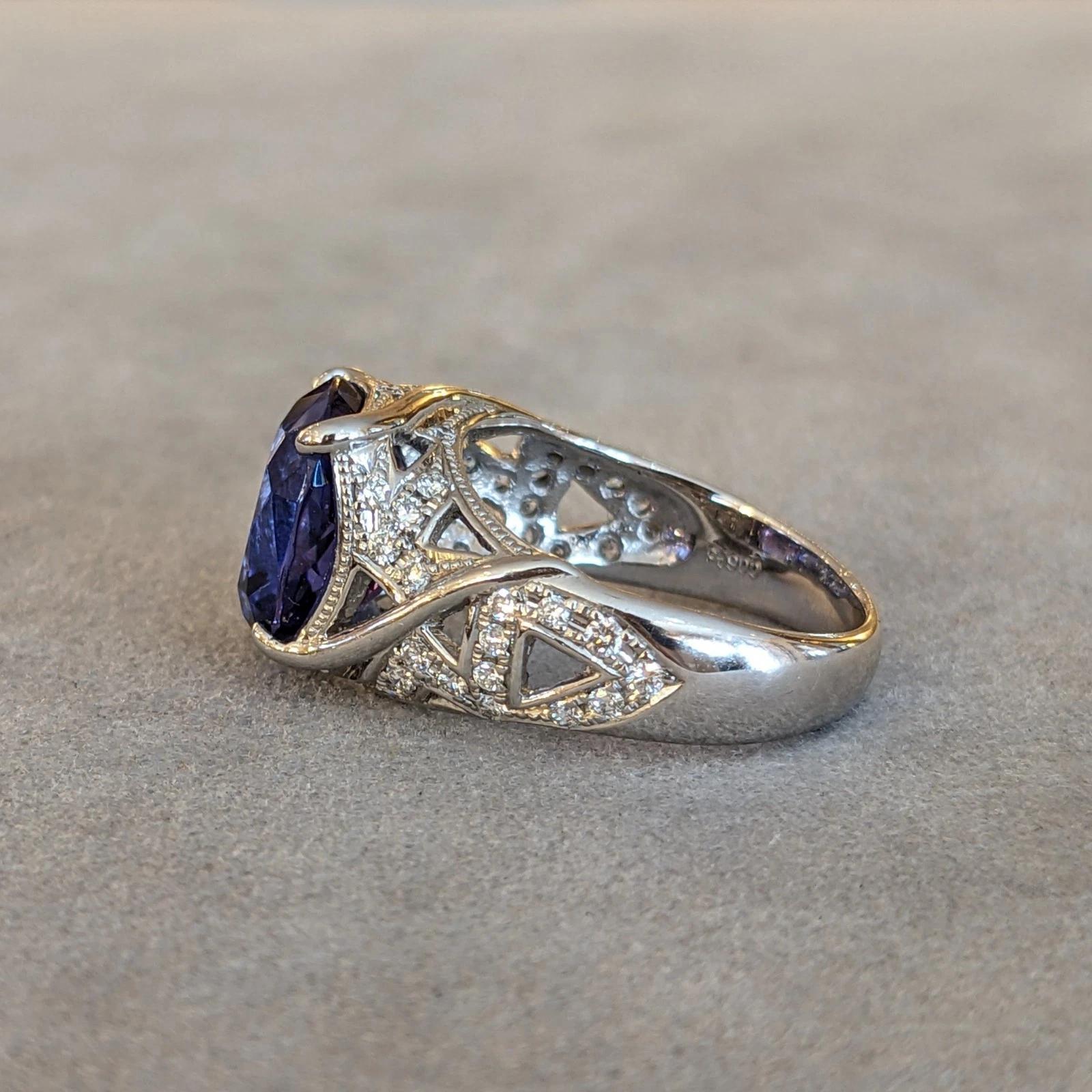 Kissen Tansanit 6,01 ct und Diamant Ring in Platin im Angebot 1