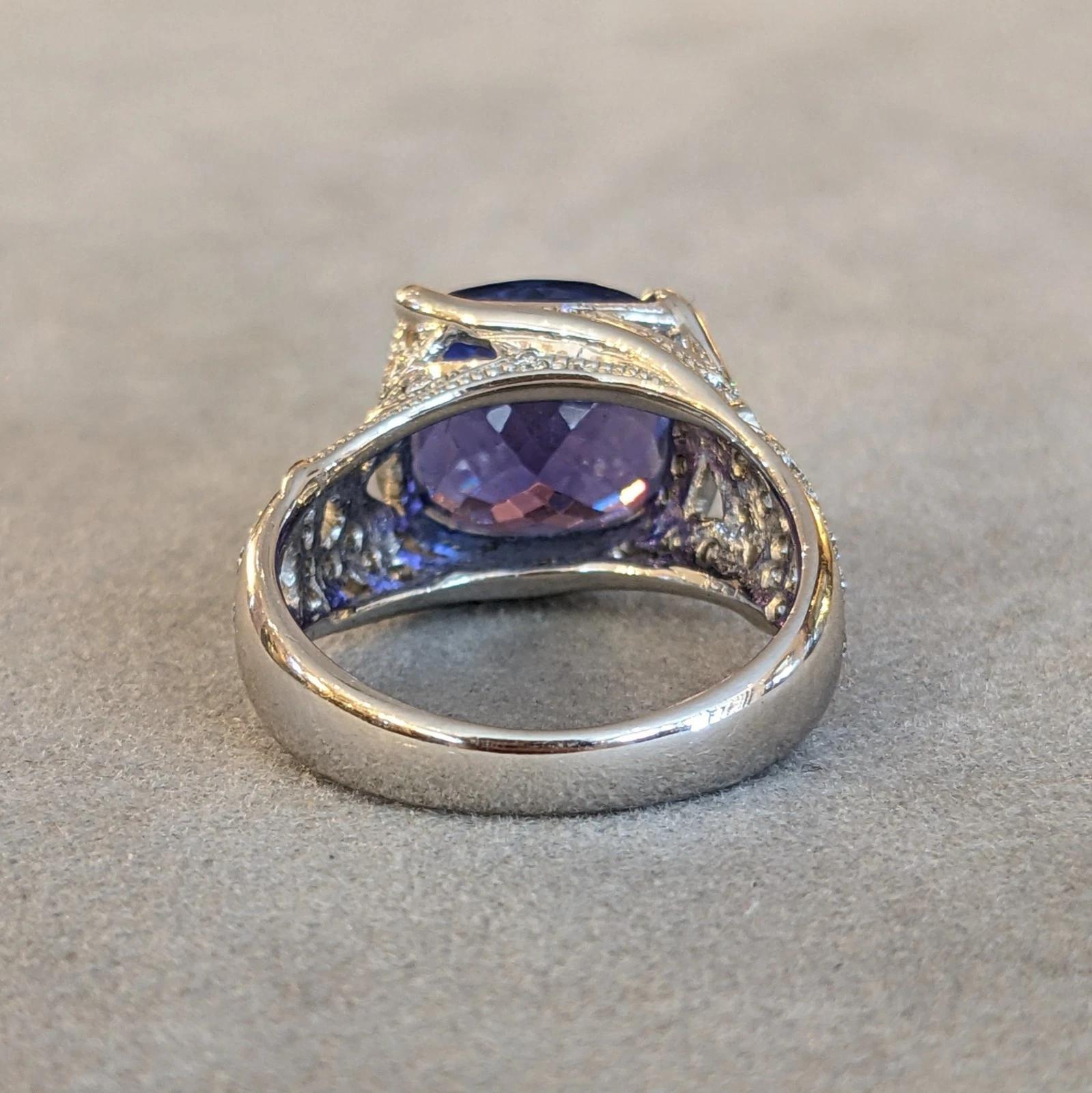 Kissen Tansanit 6,01 ct und Diamant Ring in Platin im Angebot 2