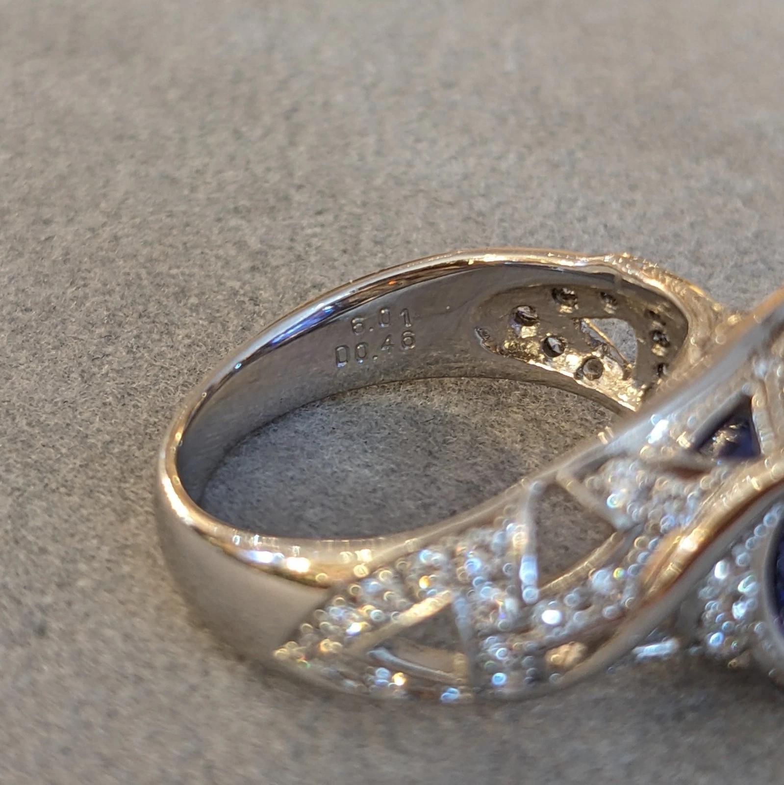 Kissen Tansanit 6,01 ct und Diamant Ring in Platin im Angebot 4