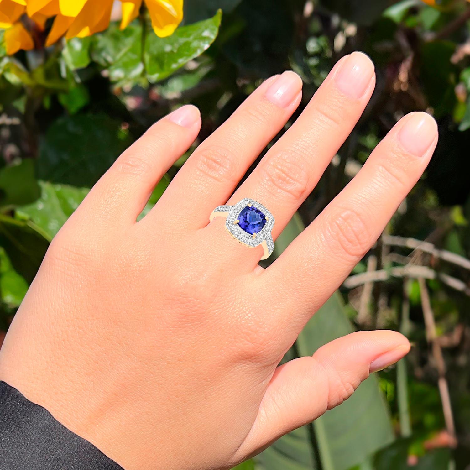Contemporary Cushion Tanzanite Ring With Diamonds 2 Carats 14K Yellow Gold For Sale