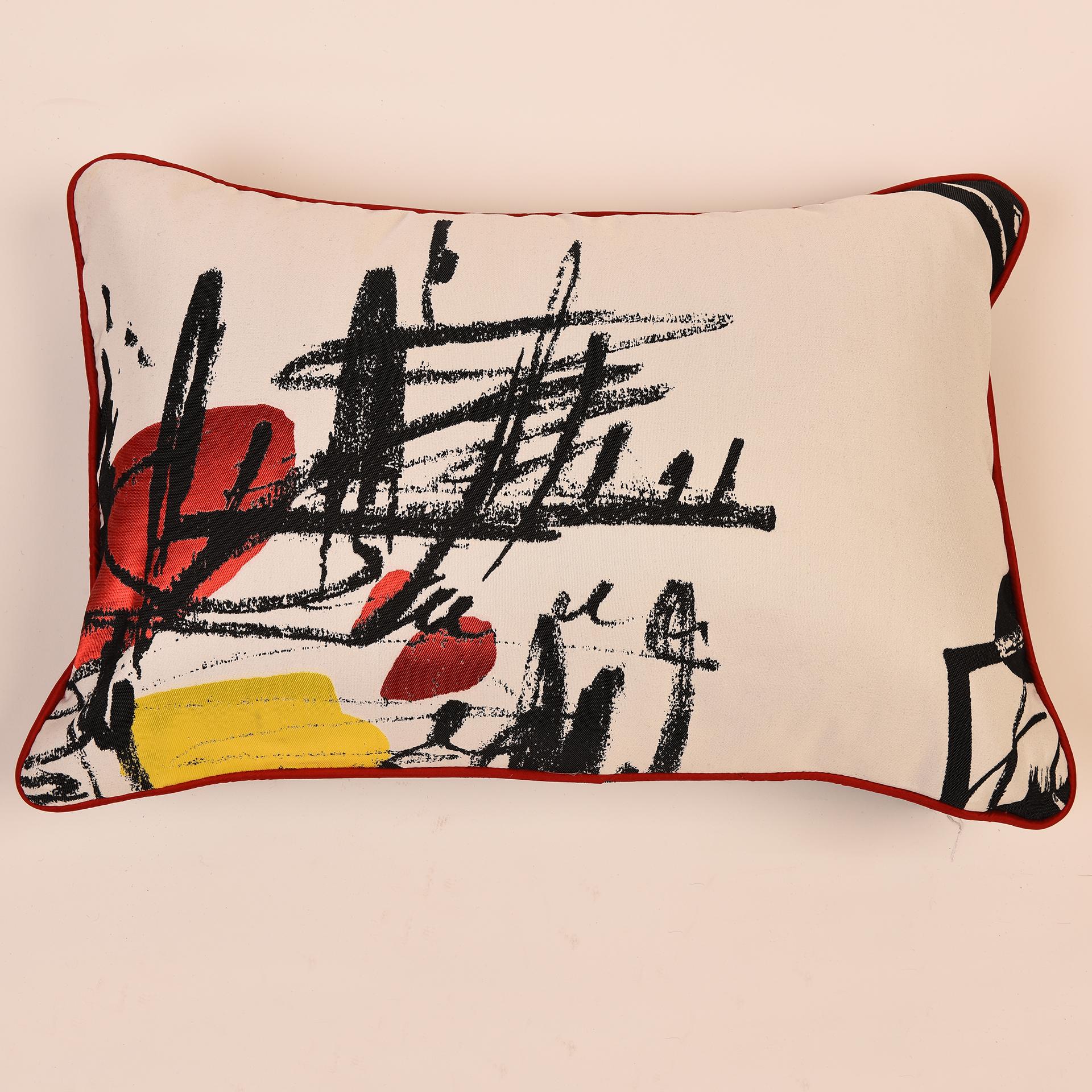 Interessante cuscino dal moderno design astratto: raro da trovare.
Ho dimenticato la sua origine...


B/2419 -