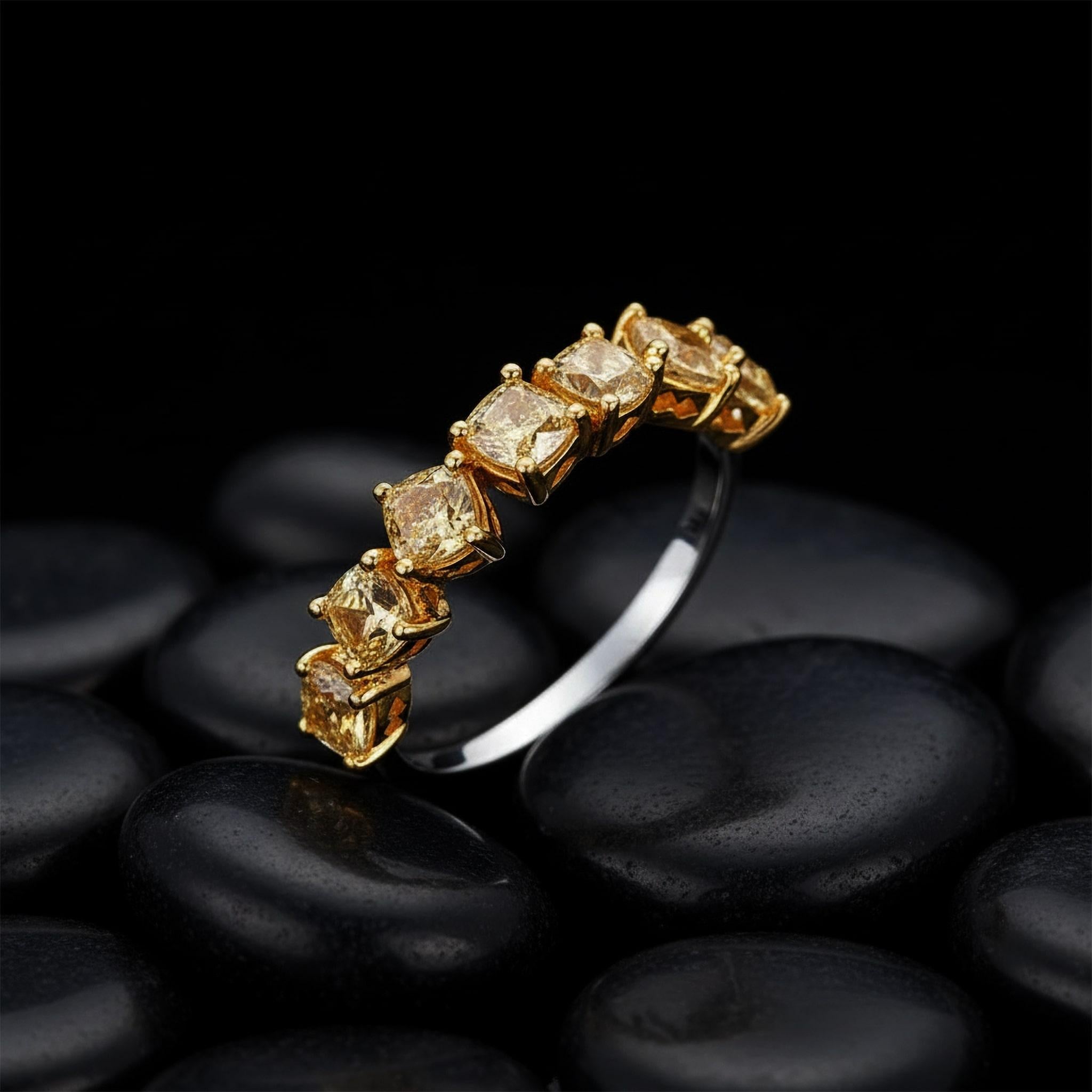 in vendita:  Anello a fascia in oro bicolore con diamante giallo a cuscino 14K (o 18k su richiesta) 3