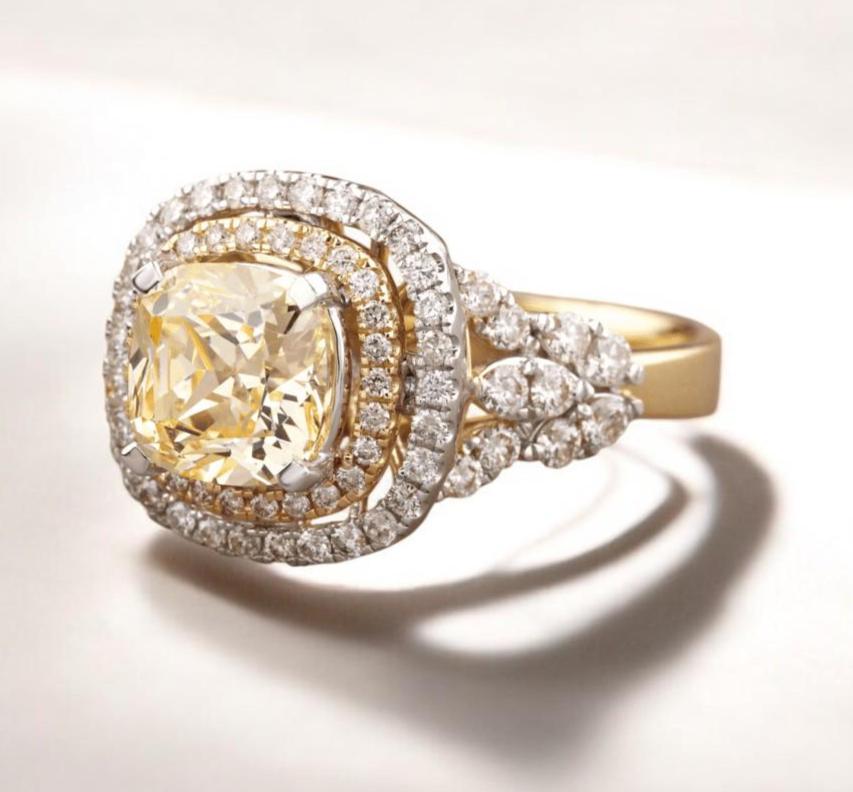 Cushion Yellow Sapphire Diamond Ring in 14k Solid Gold (Certified) In New Condition For Sale In New Delhi, DL