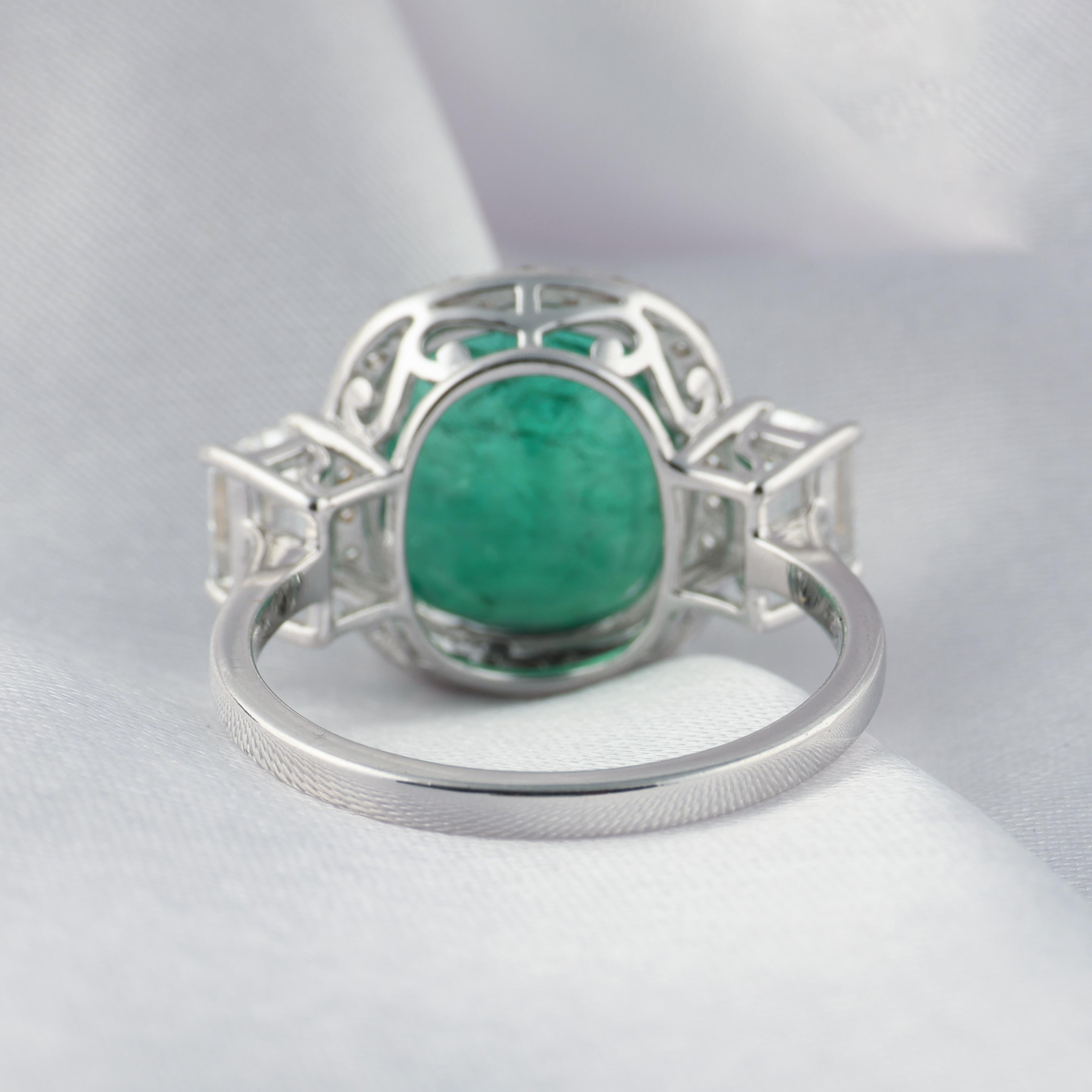 En venta: Esmeralda zambiana en cojín Anillo de oro blanco de 14 quilates con halo de diamantes para cóctel de cumpleaños  9