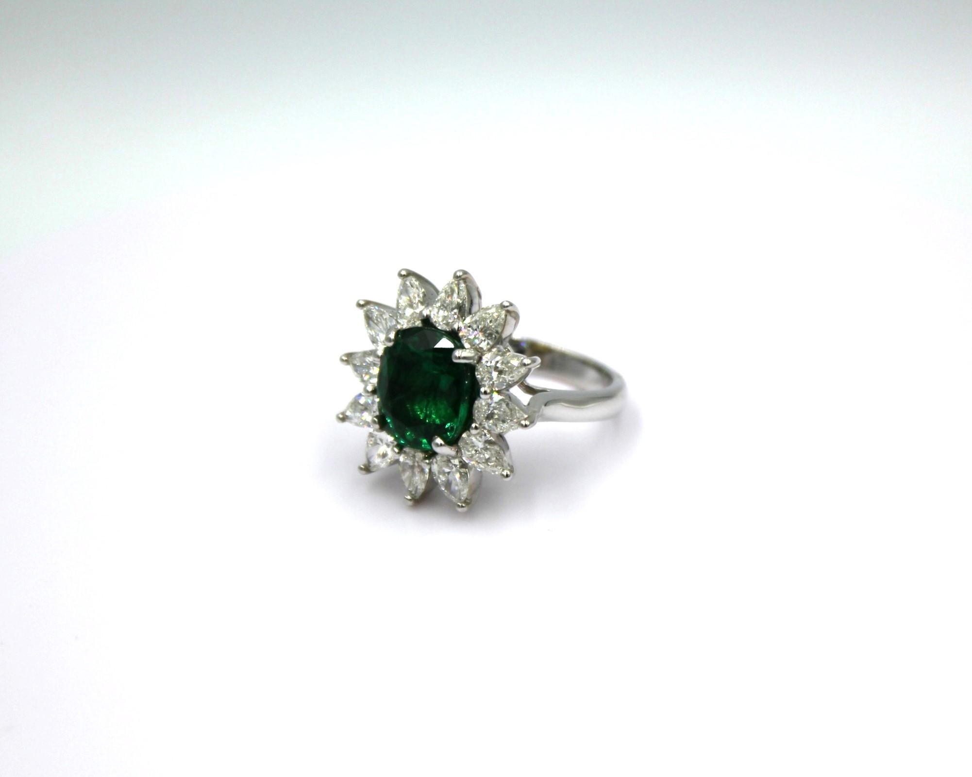 Cushion Emerald & Diamond Ring In New Condition For Sale In New York, NY